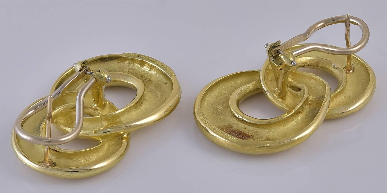 Angela Cummings Gold Earrings In Excellent Condition In New York, NY