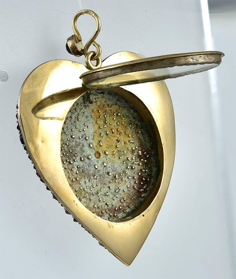 Antique Large Garnet Gold Heart Locket In Excellent Condition In New York, NY
