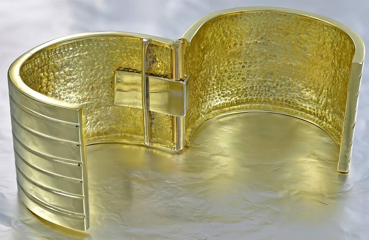 Sleek Gold Cuff Bracelet In Excellent Condition In New York, NY