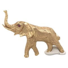 Broche éléphant avec œil en rubis