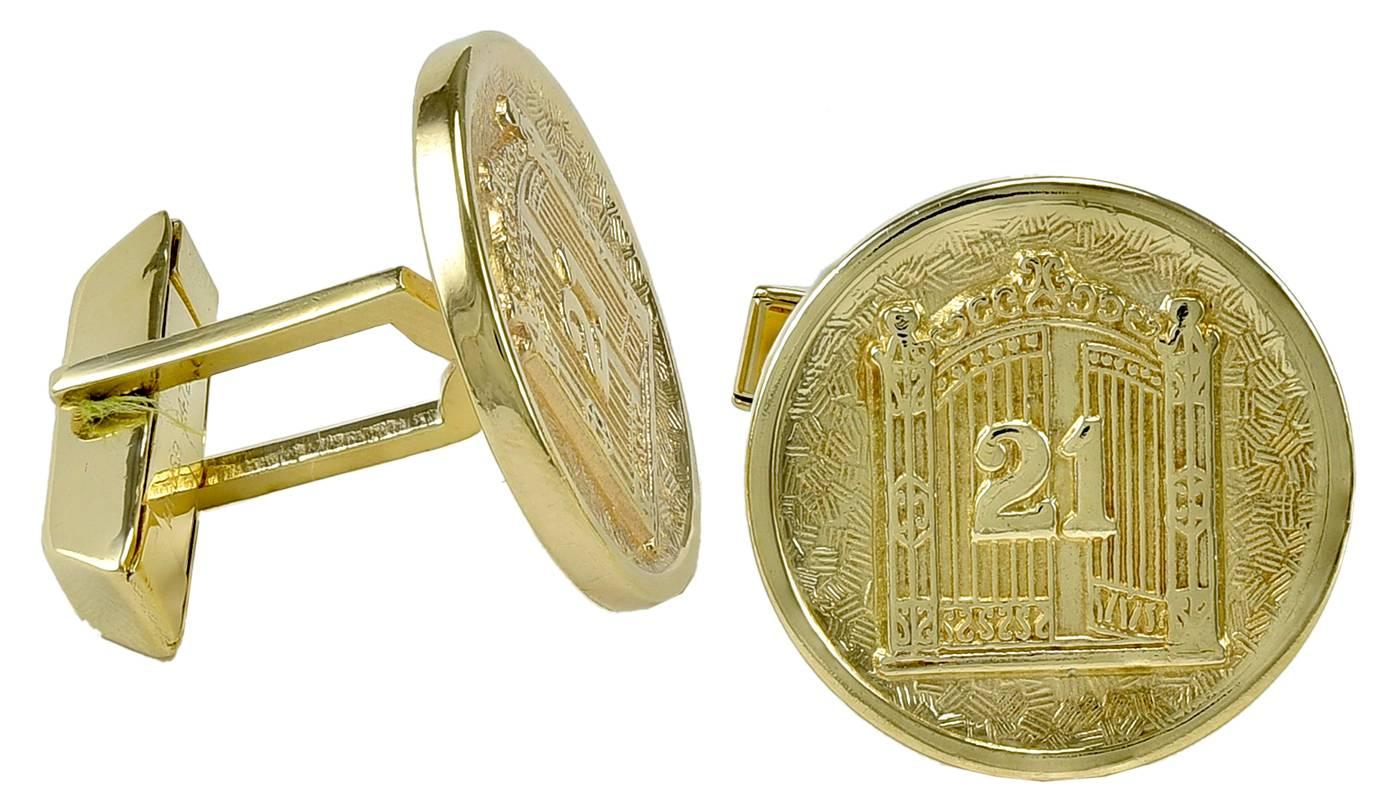 Striking 14K yellow gold cufflinks, with the 