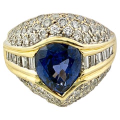 Breathtaking Sapphire and Pave' Diamond Ring in 18 Karat Yellow Gold