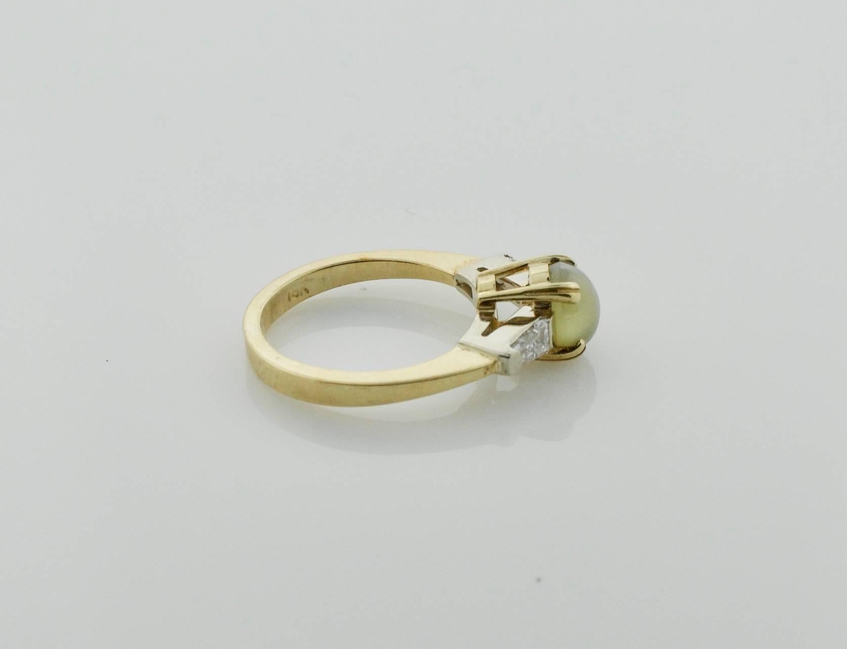 Cats-Eye and Diamond Ring in 18 Karat In Excellent Condition For Sale In Wailea, HI
