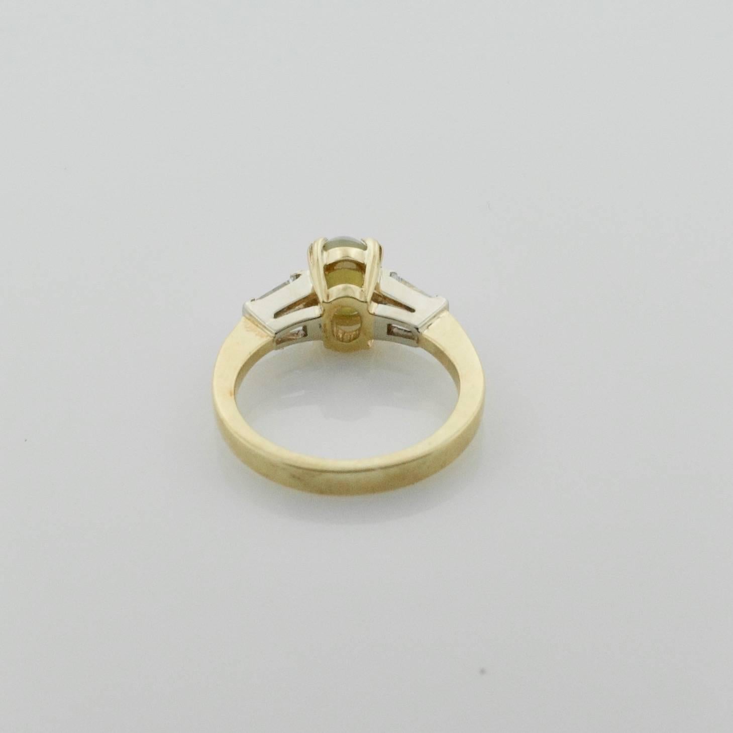 Women's or Men's Cats-Eye and Diamond Ring in 18 Karat For Sale