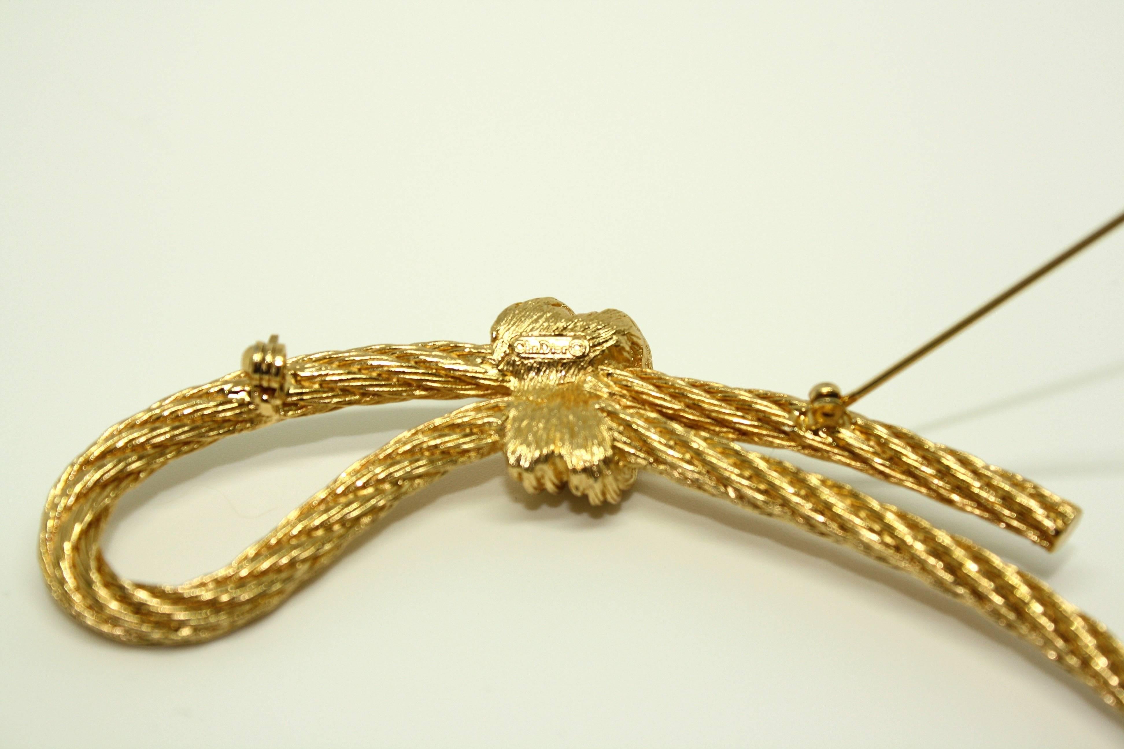 Gold Plated Knot Brooch by Christian Dior In Excellent Condition For Sale In Rushden, GB