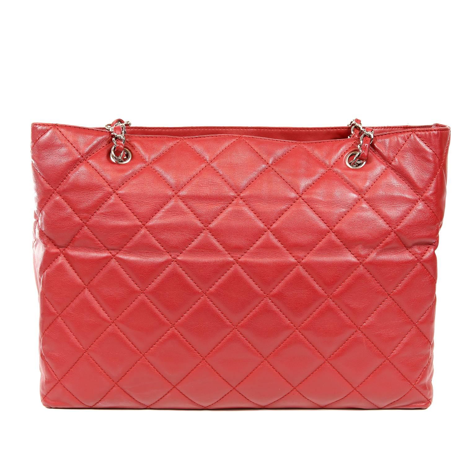 Chanel Red Leather XXL Tote- MINT Condition
Perfect for chic day wear or travel, this XXL Red Leather Tote from Chanel is a beautiful piece in pristine condition.
Red leather is quilted in signature Chanel diamond pattern.  Roomy front pocket and