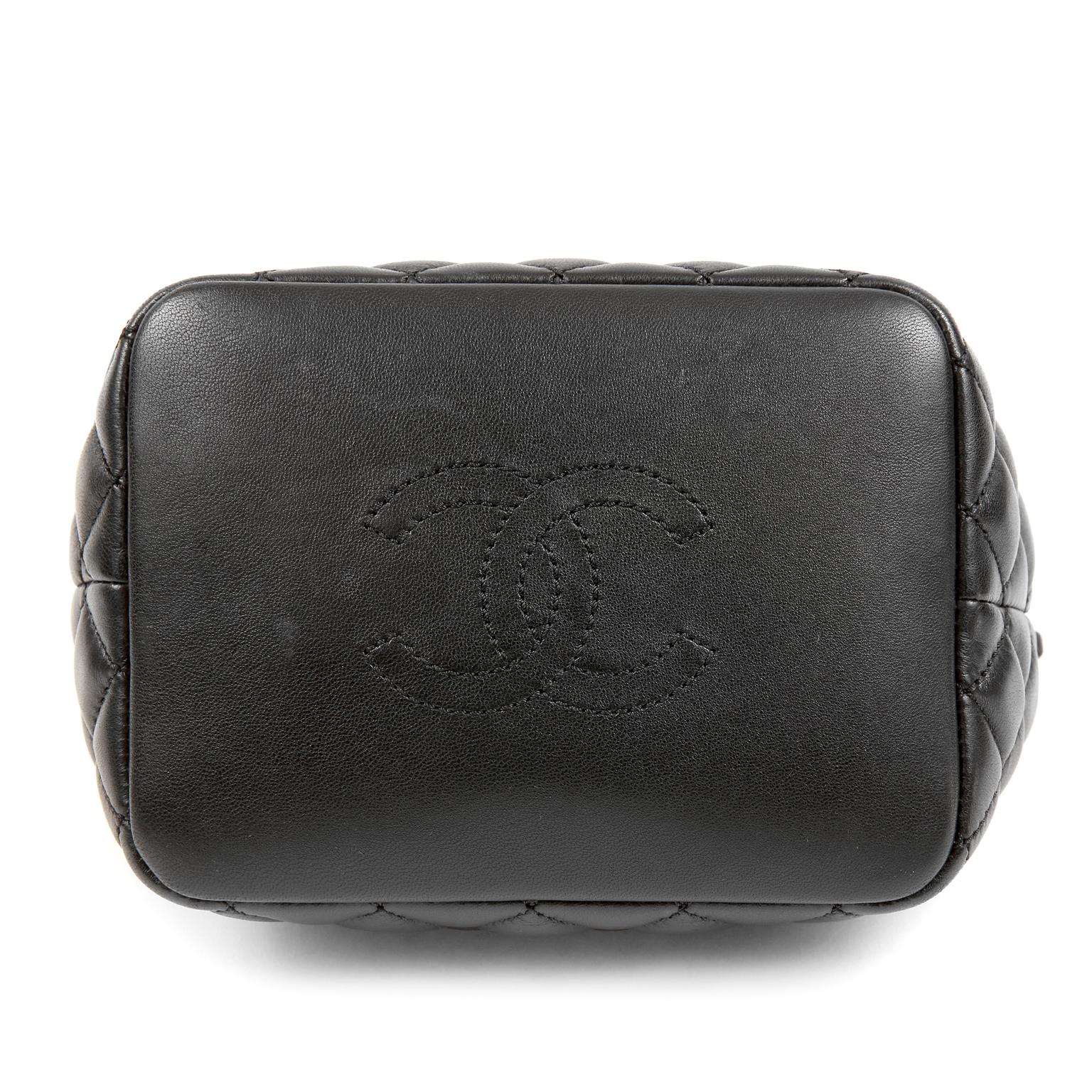 chanel black quilted crossbody