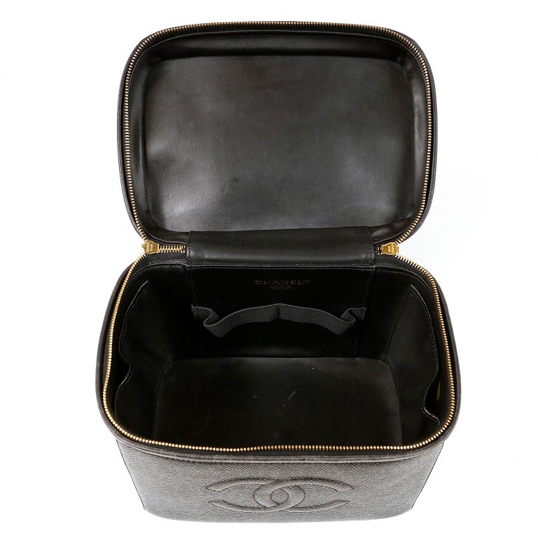 Chanel Black Caviar Vintage Vanity Case Handbag at 1stDibs chanel