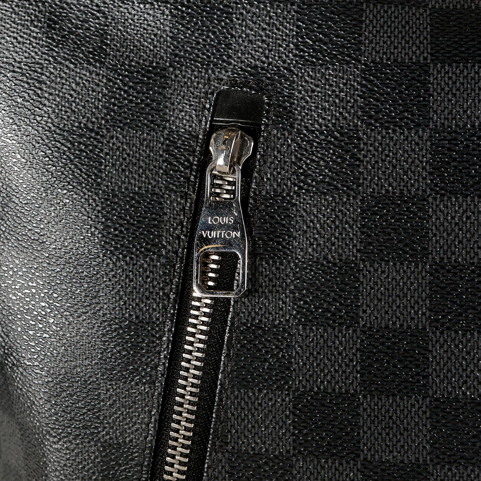 Louis Vuitton Damier Graphite Mick GM Messenger Bag For Sale at 1stDibs ...