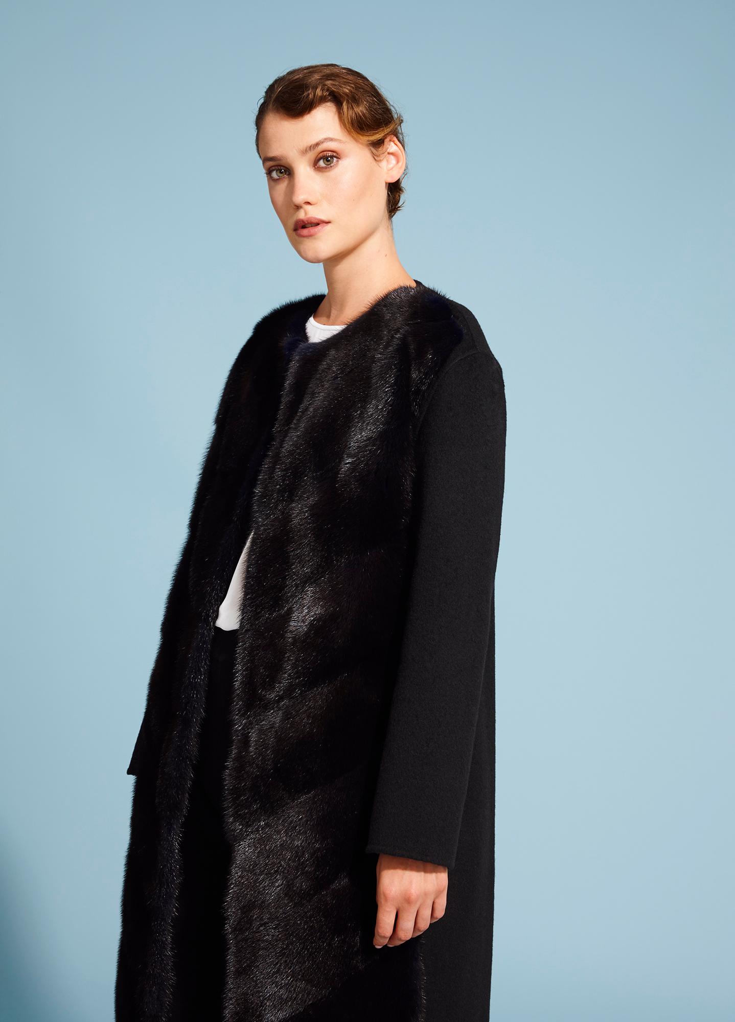 The Collarless Coat is Verheyen London’s wardrobe classic “must have” for every woman.

The tailored statement coat will take you from day to evening in any look or style.

PRODUCT DETAILS

Collarless Coat

Available in 6 weeks


Colour: Navy