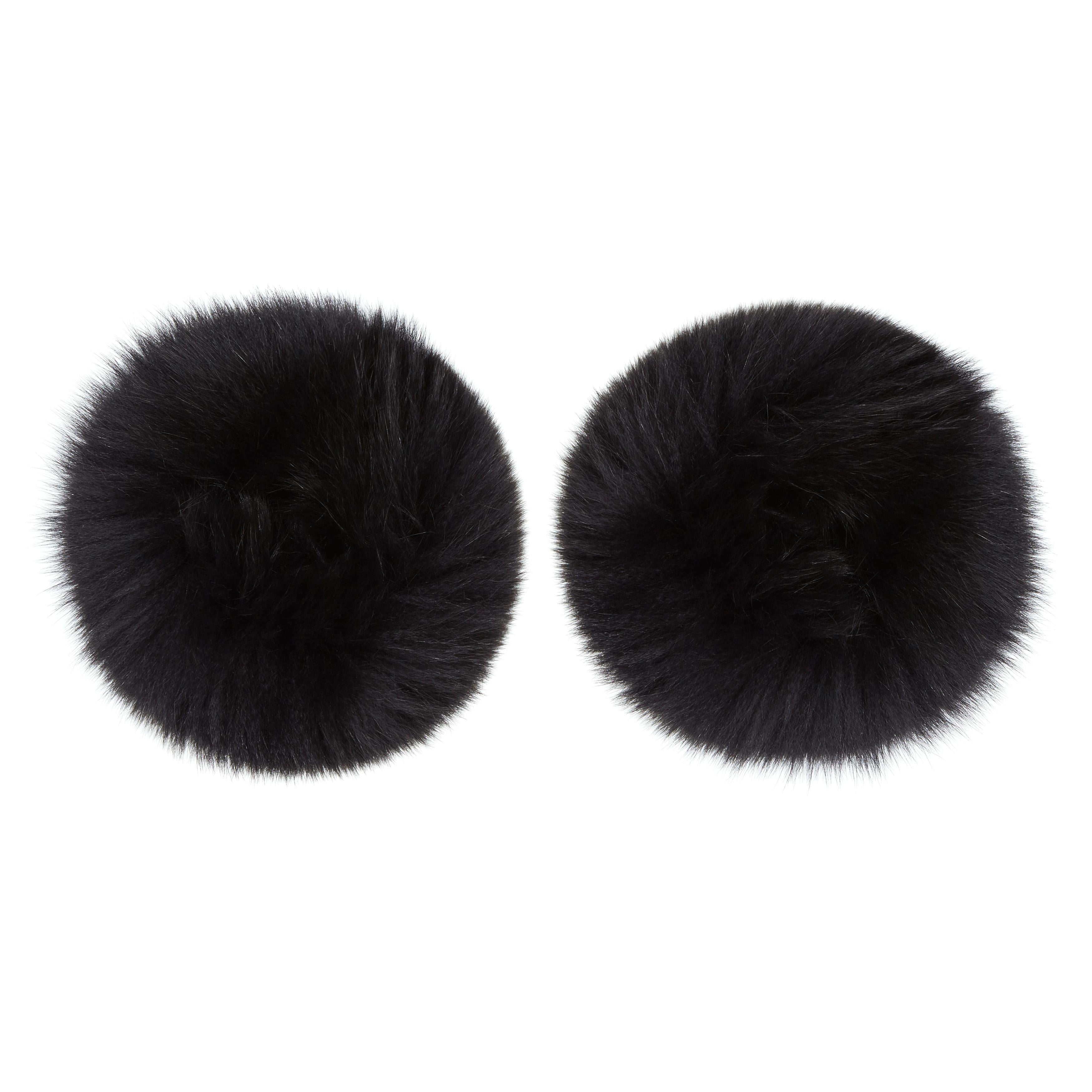 Verheyen London Snap on Fox Cuffs are the perfect accessory for winter/autumn dressing. Wear over any jumper or coat, these cuffs will jazz up any look and keep you staying cosy with style. 




All fur is origin assured and ethically sourced from