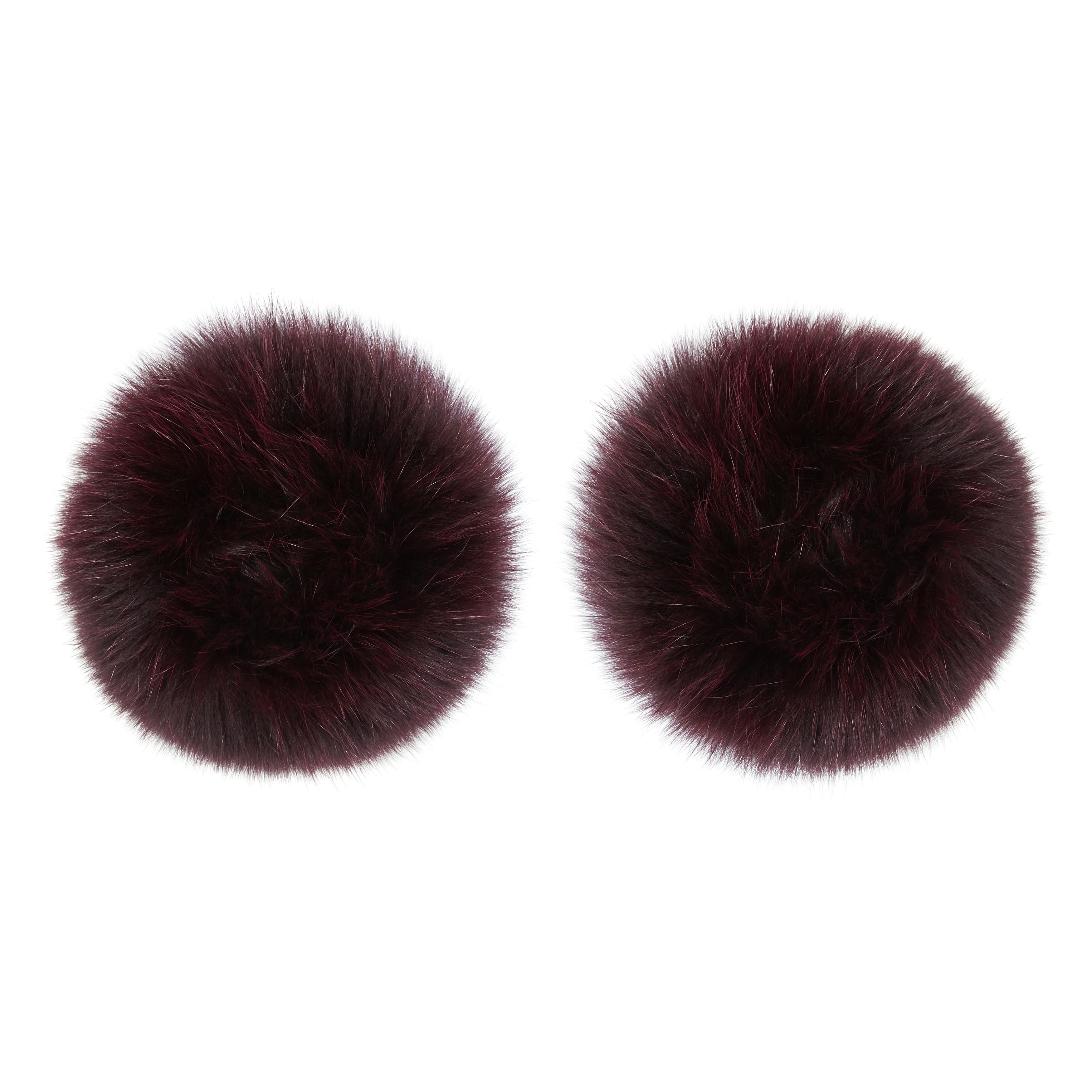 Verheyen London Snap on Fox Cuffs are the perfect accessory for winter/autumn dressing. Wear over any jumper or coat, these cuffs will jazz up any look and keep you staying cosy with style. 

Size - Double 


All fur is origin assured and ethically