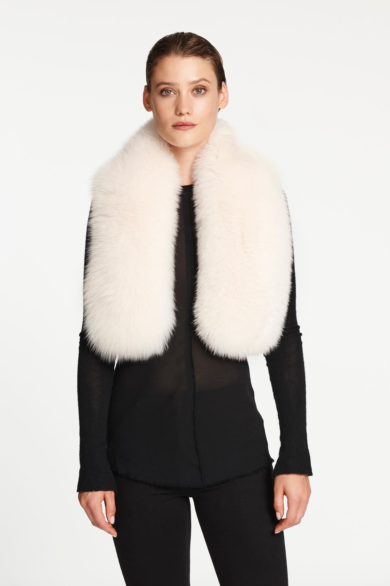 Verheyen London Lapel Cross-through Collar in Pearl White Fox Fur 1