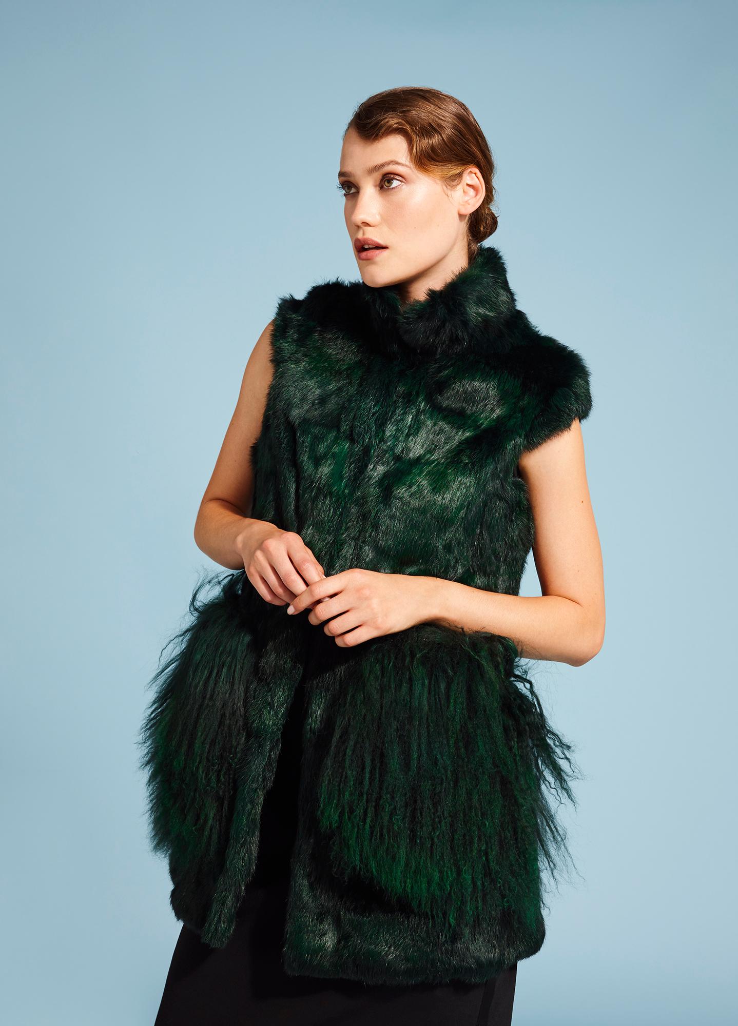 PRODUCT DETAILS
The Nehru gilet is Verheyen London’s casual design. The tailored statement gilet is perfect with a pair or jeans, and or over a jumper in the Autumn.


Colour: Forest green
Dyed Rabbit
Dyed Mongolian Lamb
Size: uk 8 

Made in Greece
