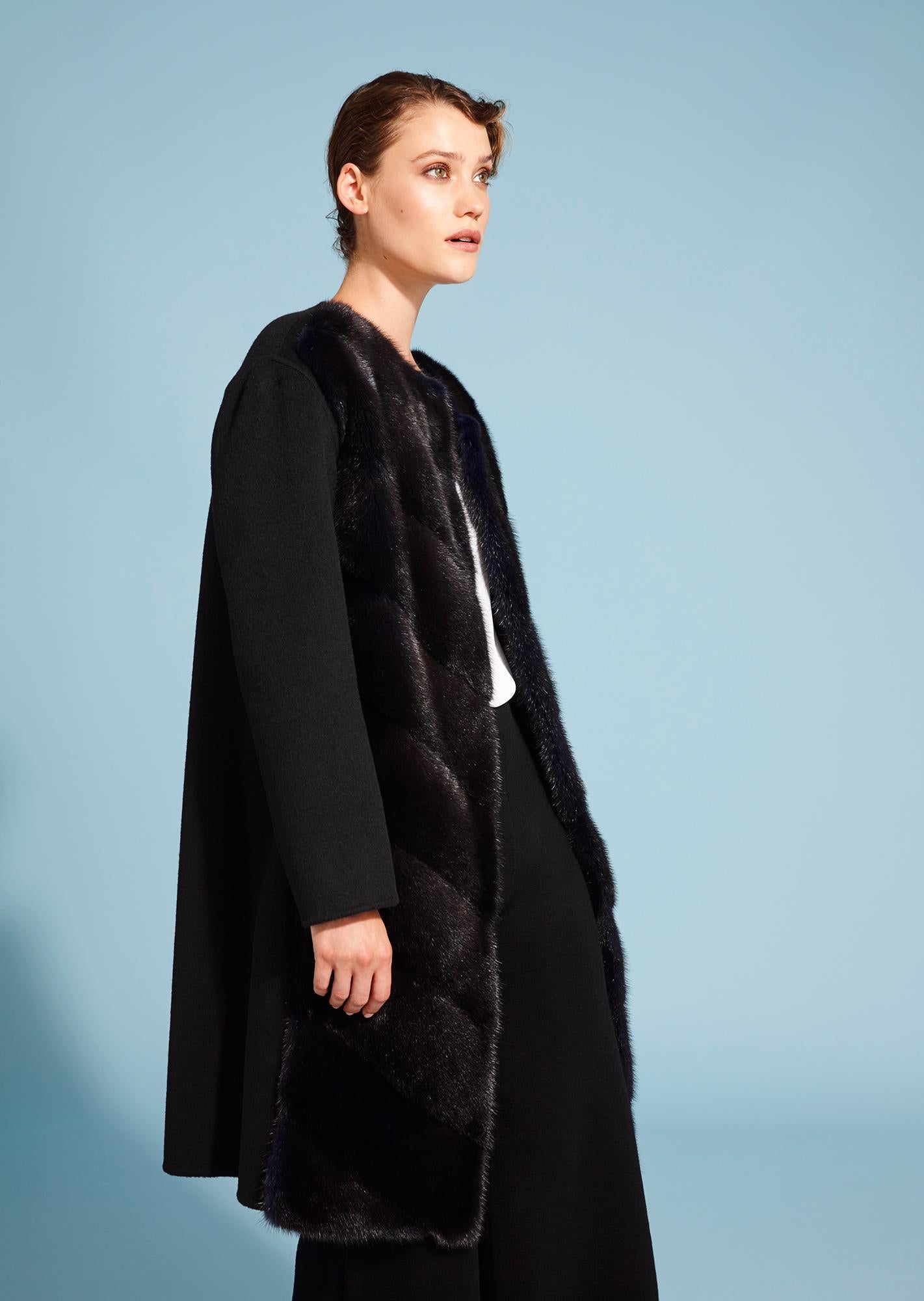 Brand New Collarless Coat Cashmere and in Navy Black Mink Fur In New Condition In London, GB