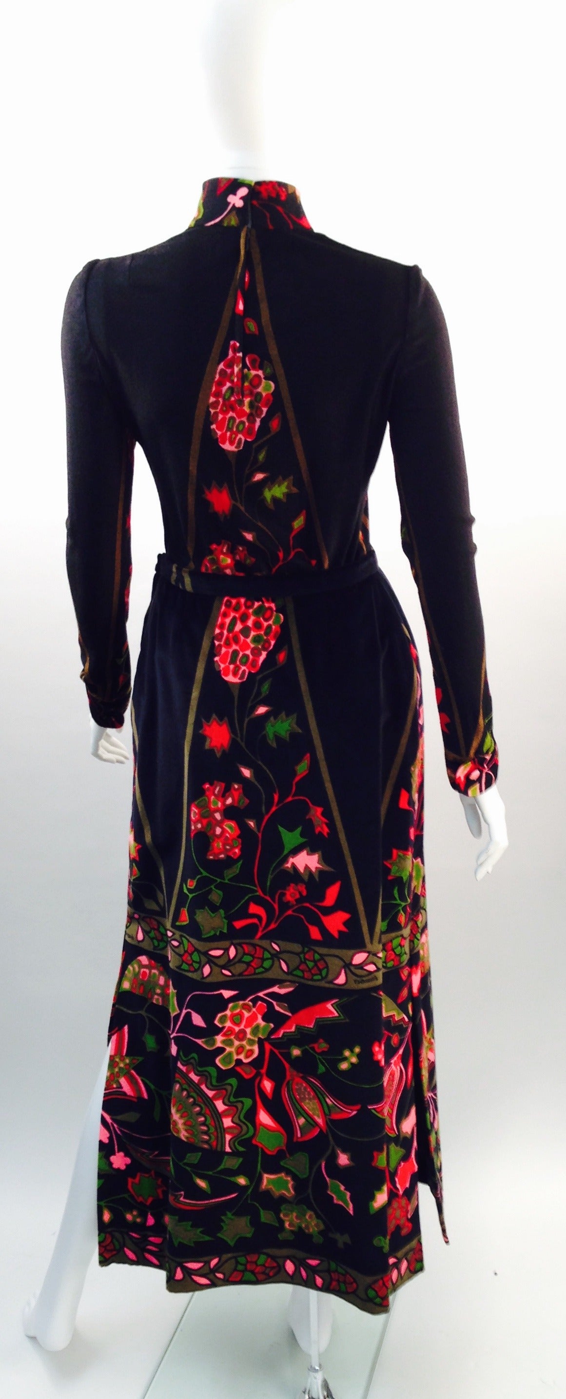 This beautiful and colorful ensemble is made of a super low pile micro terry in black, with a gorgeous floral print in pinks, reds and greens. The cuffs have beautiful curvature. Beautiful matching fabric covered buttons atop the sleeve. The black