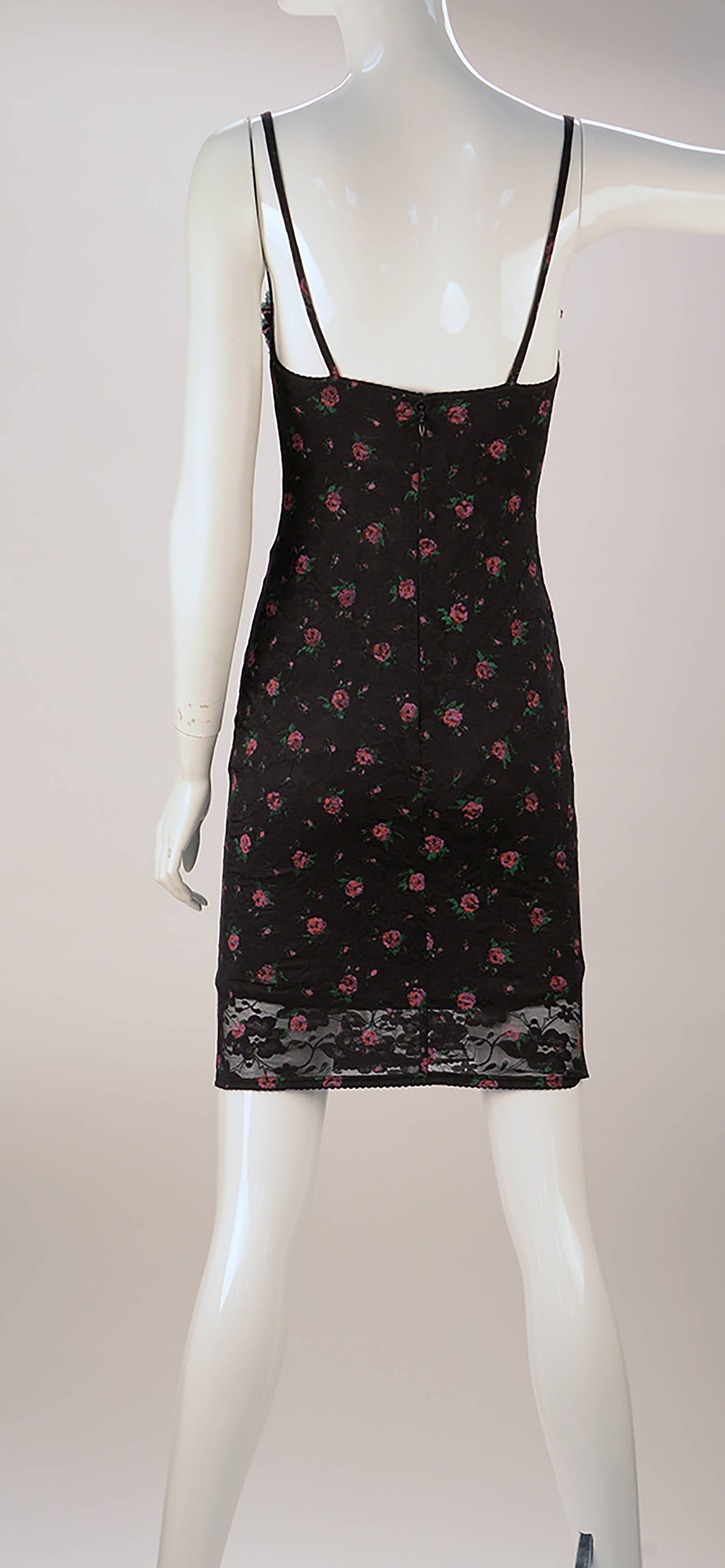 Parisian Duo Yvan & Marzia creates this sexy and sweet number! The Spanish styled body-con stretch knit dress has a floral motif print throughout. Ruffles at bust with underwire support. Lined with black stretch knit. Zip at back.

Usa Moderns size