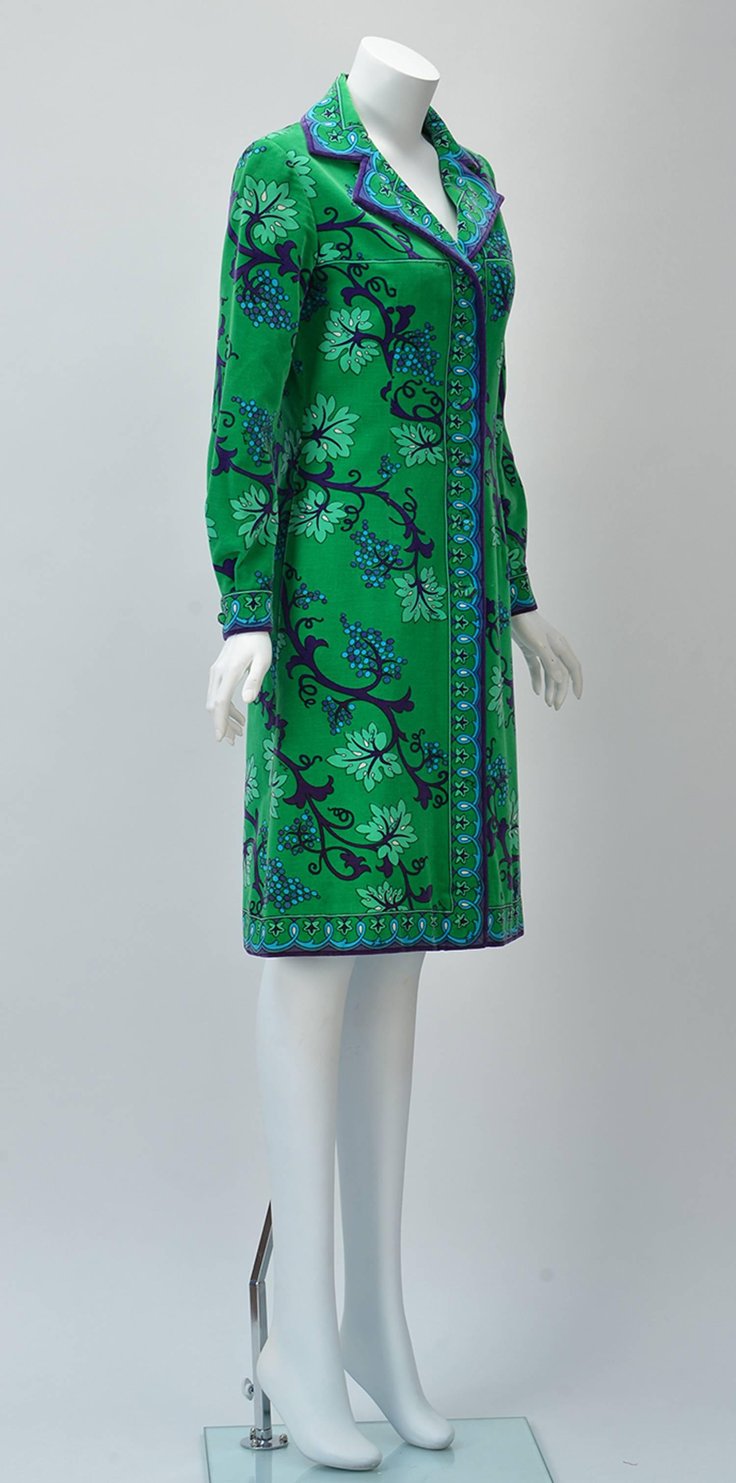 1960's Emilio Pucci green, blue and purple, grape vine print velvet dress. This vintage Emilio Pucci velvet dress is an amazing, yet wearable piece of fashion history. The dress has a green background with stylized grapes in shades of blue and