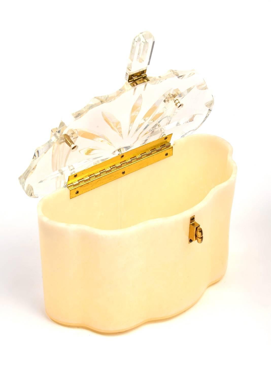 White 1950s Scalloped Cream Pearlized and Clear Lucite Purse For Sale