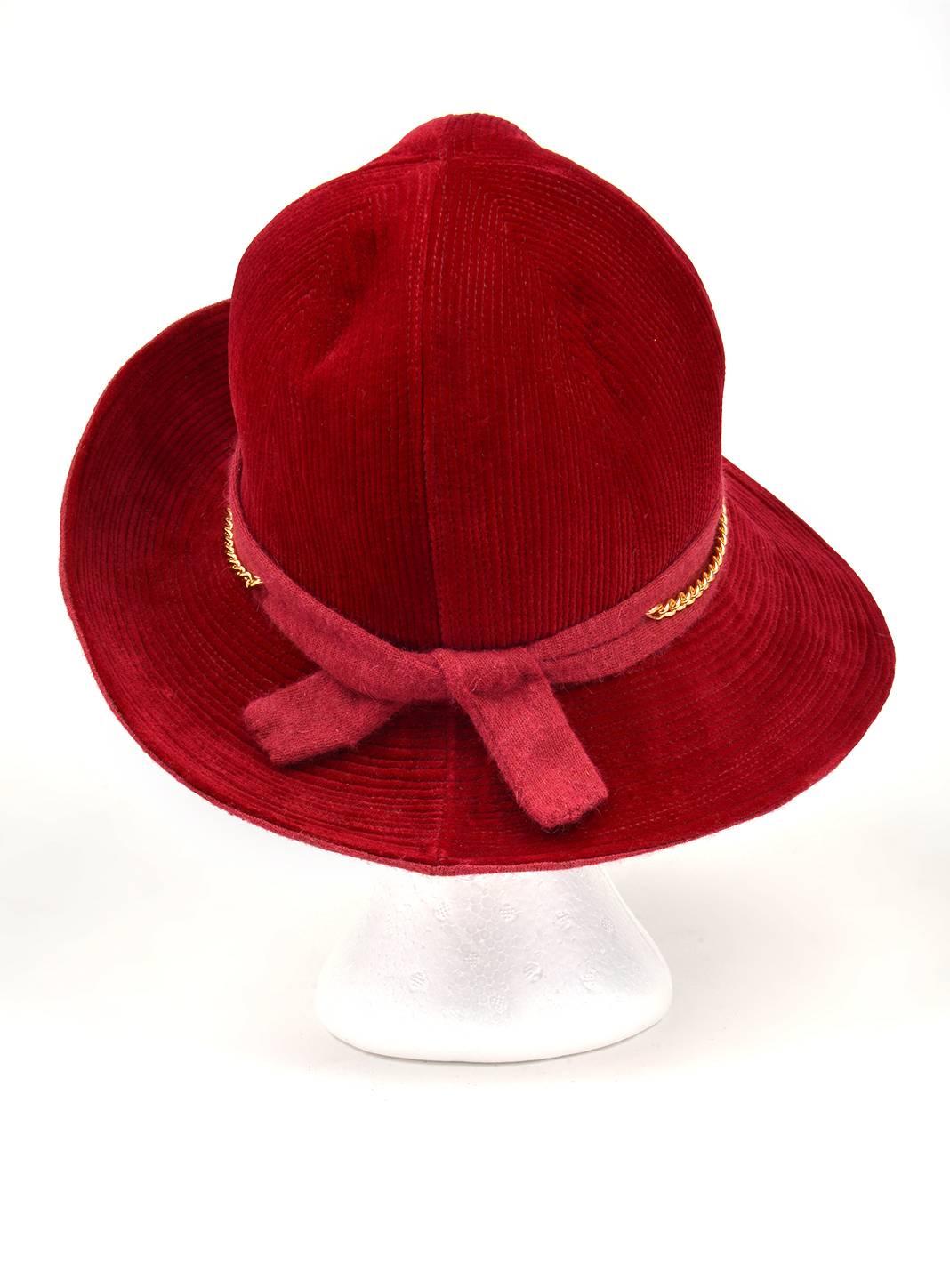 1970s Atelier Lucas Cranberry Red Hat In Excellent Condition In Houston, TX