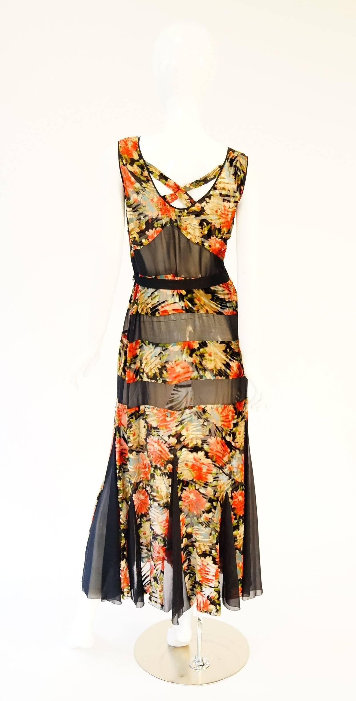 1920's Museum Piece Silk and Sheer Panel Floral Fluted Dress For Sale 3