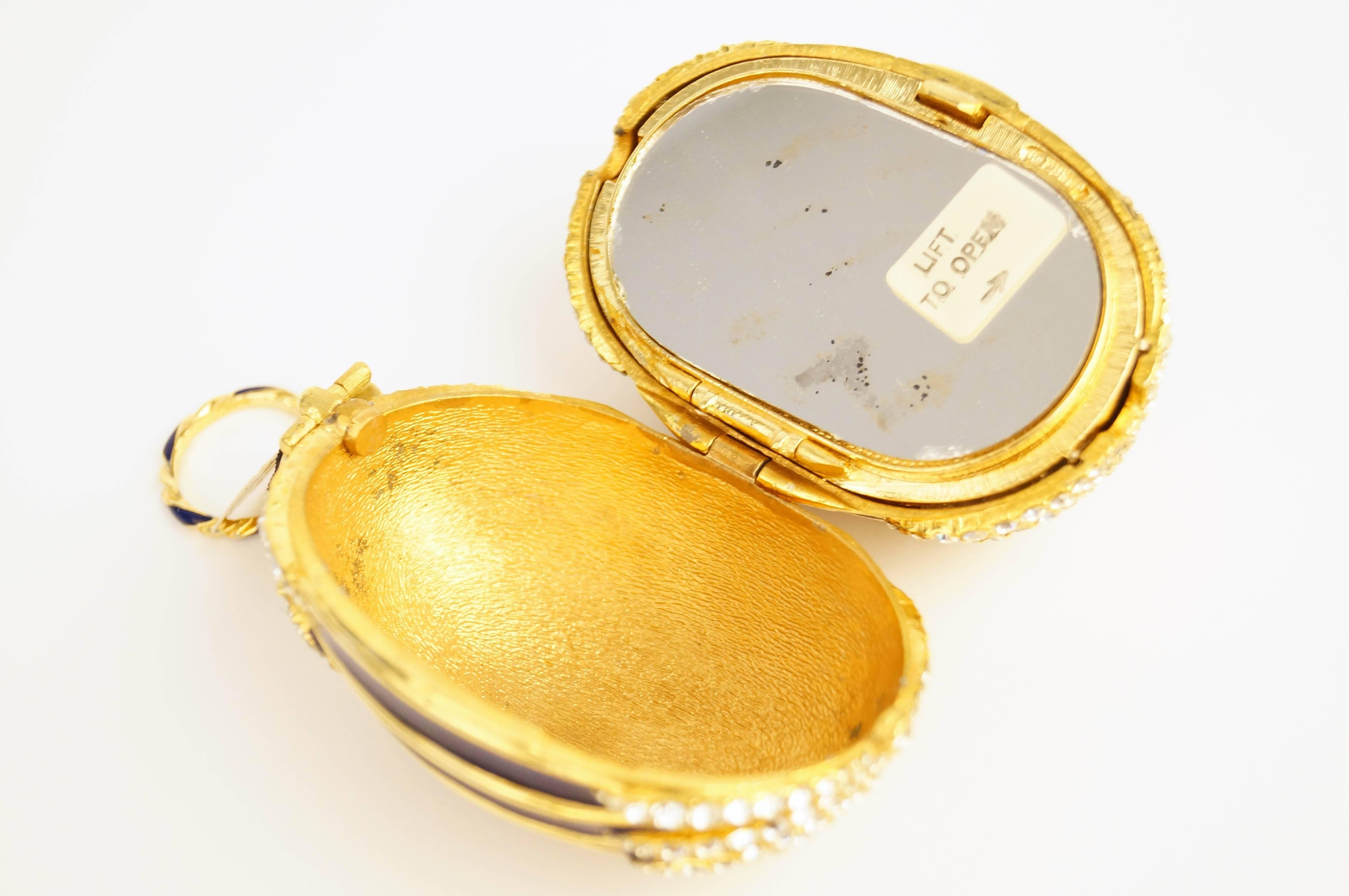 Ann Miller's 1950s Ciner Enamel and Rhinestone Egg Minaudiere Compact For Sale 3
