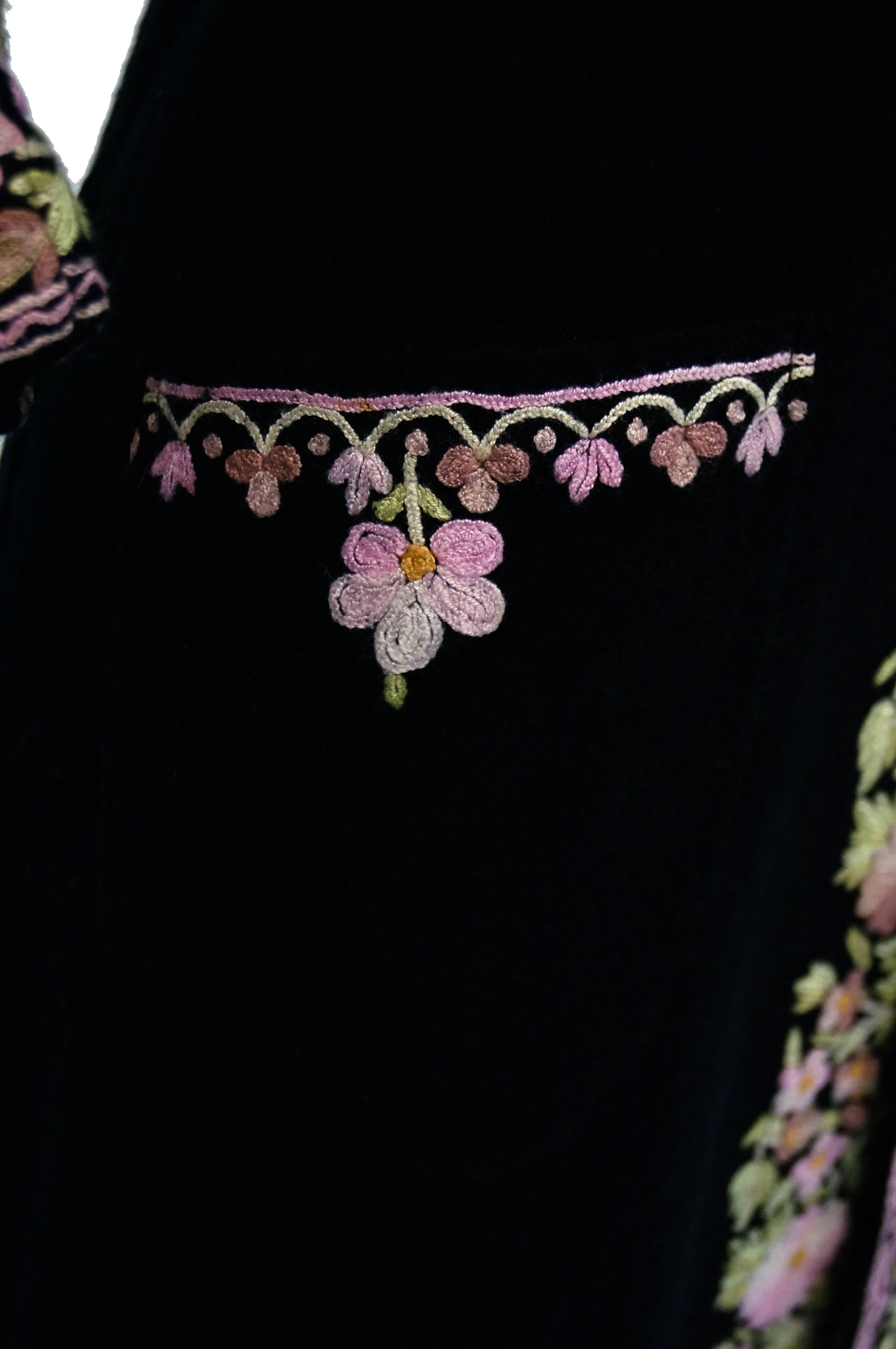 kashmiri crewel embroidery