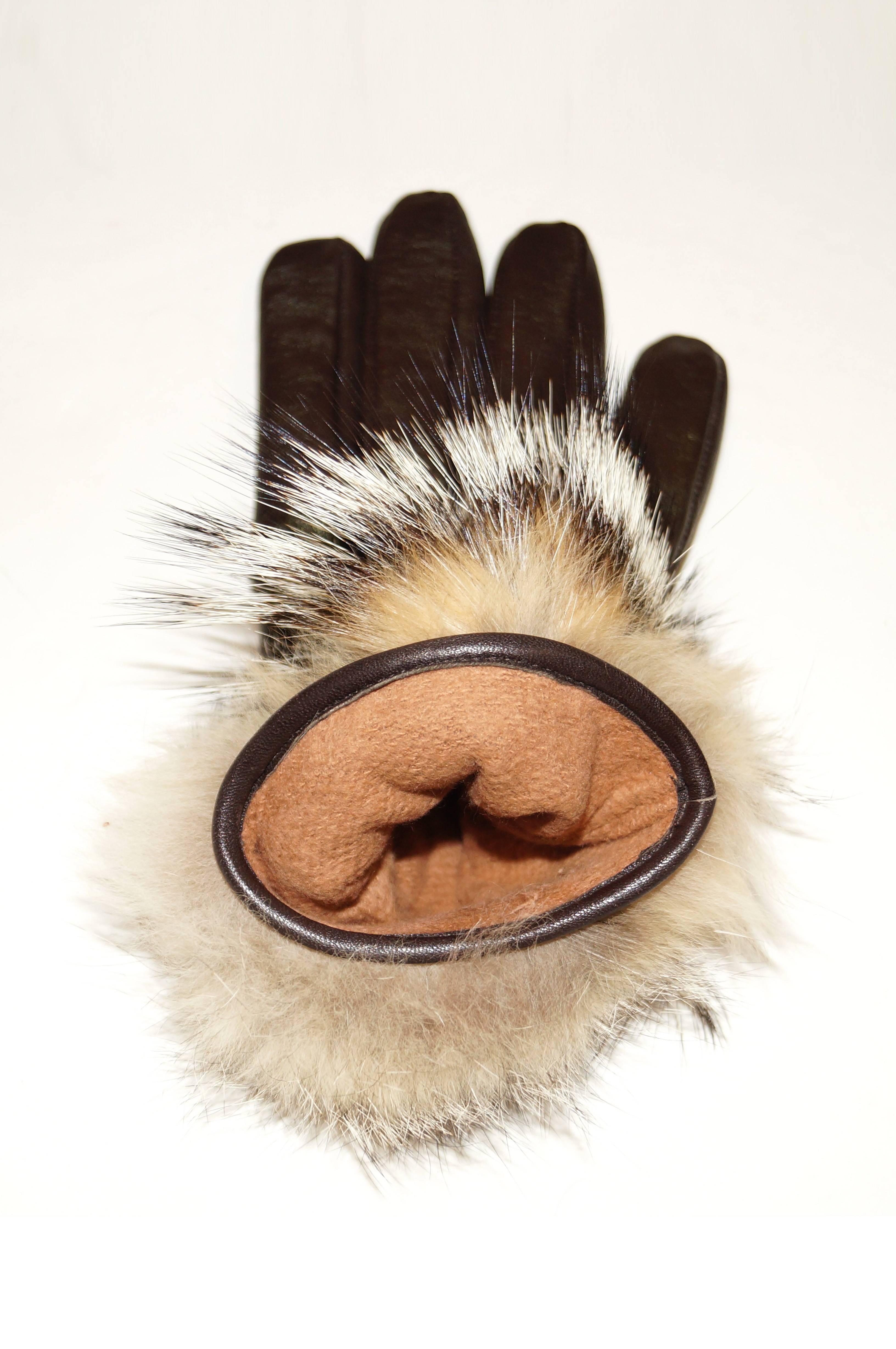 Vintage Italian Brown Leather Gloves with Fur Cuffs In New Condition In Houston, TX