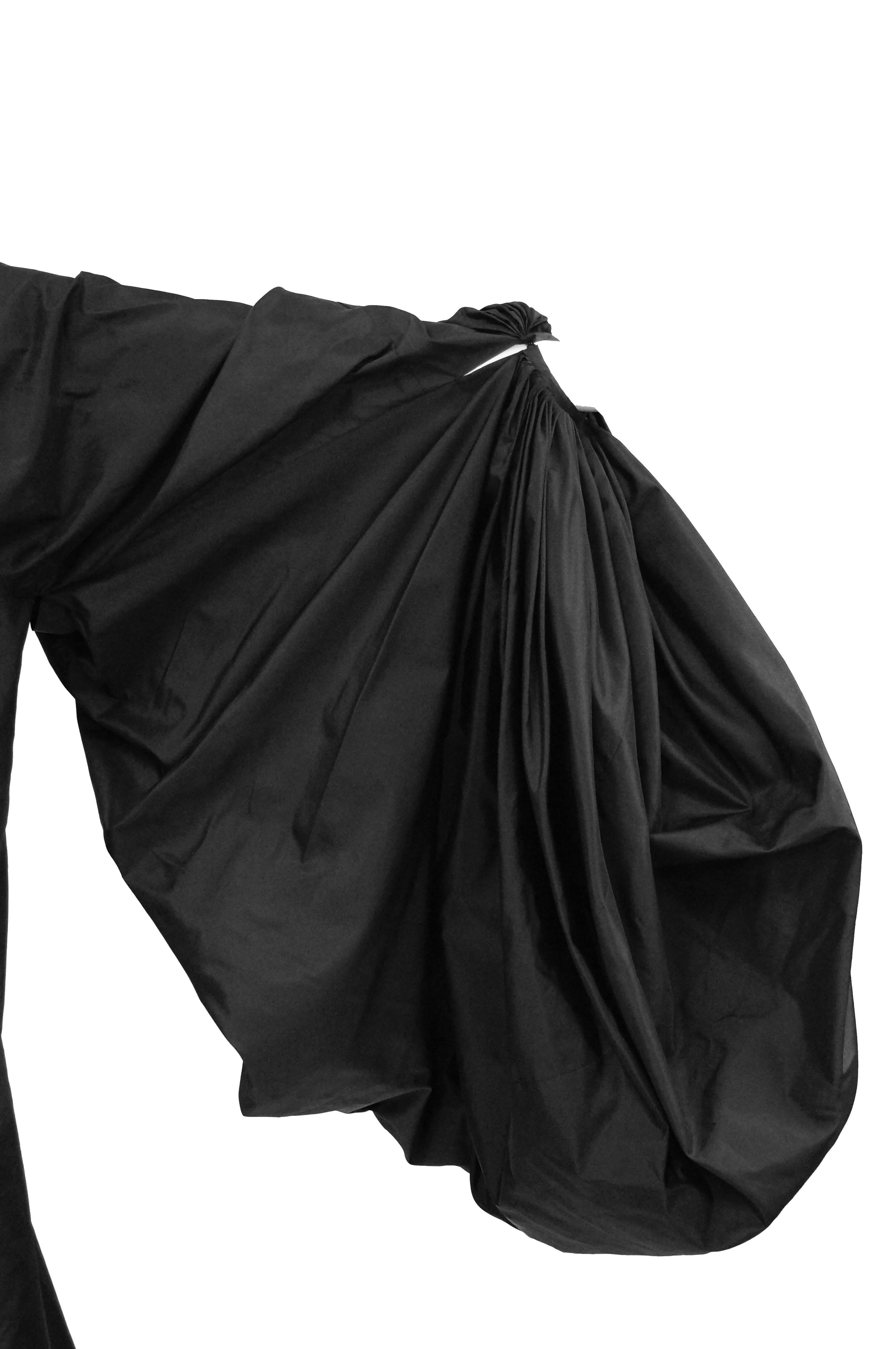 Madame Grès - Robe noire en soie haute couture 