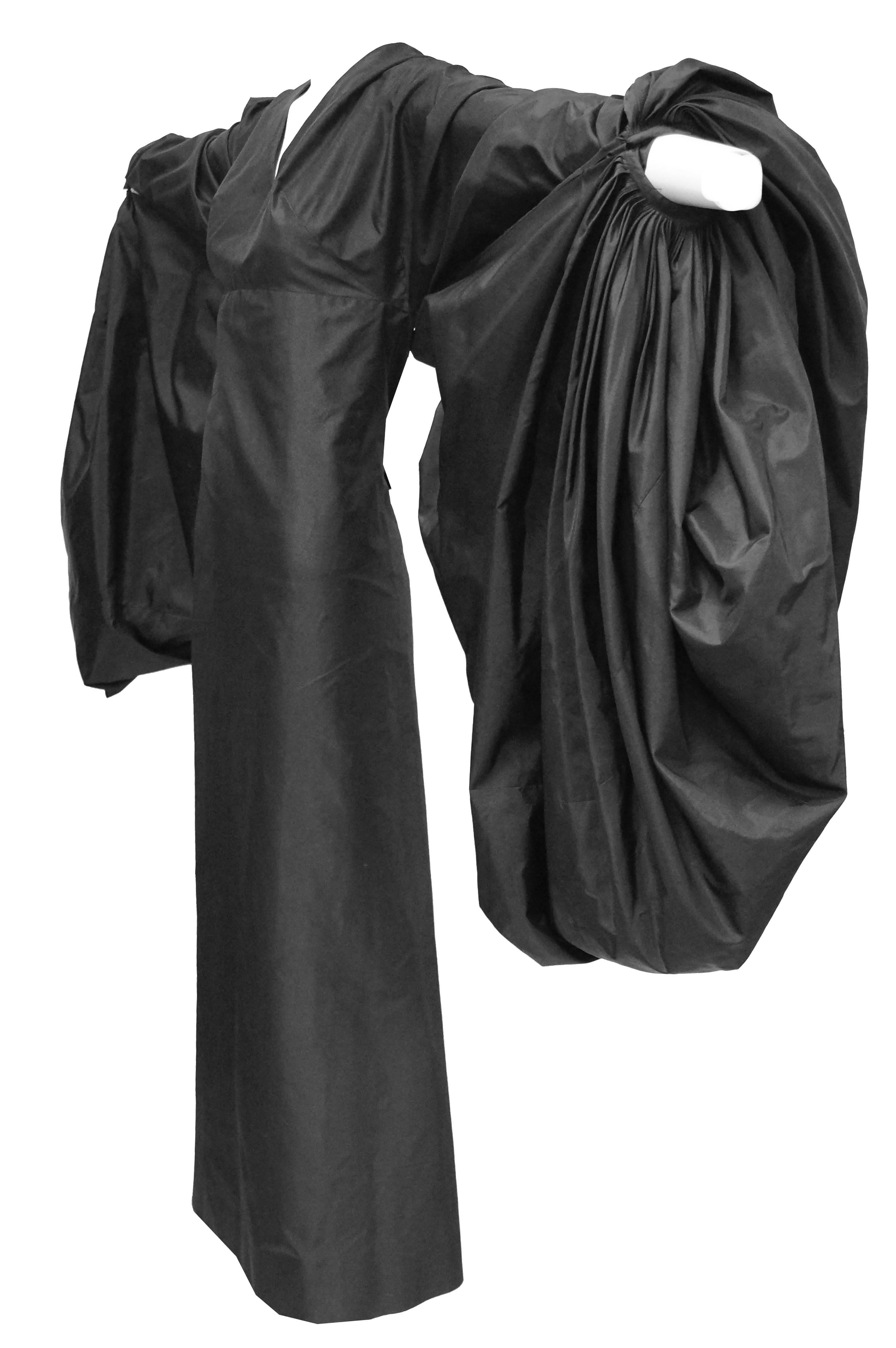 Noir Madame Grès - Robe noire en soie haute couture 