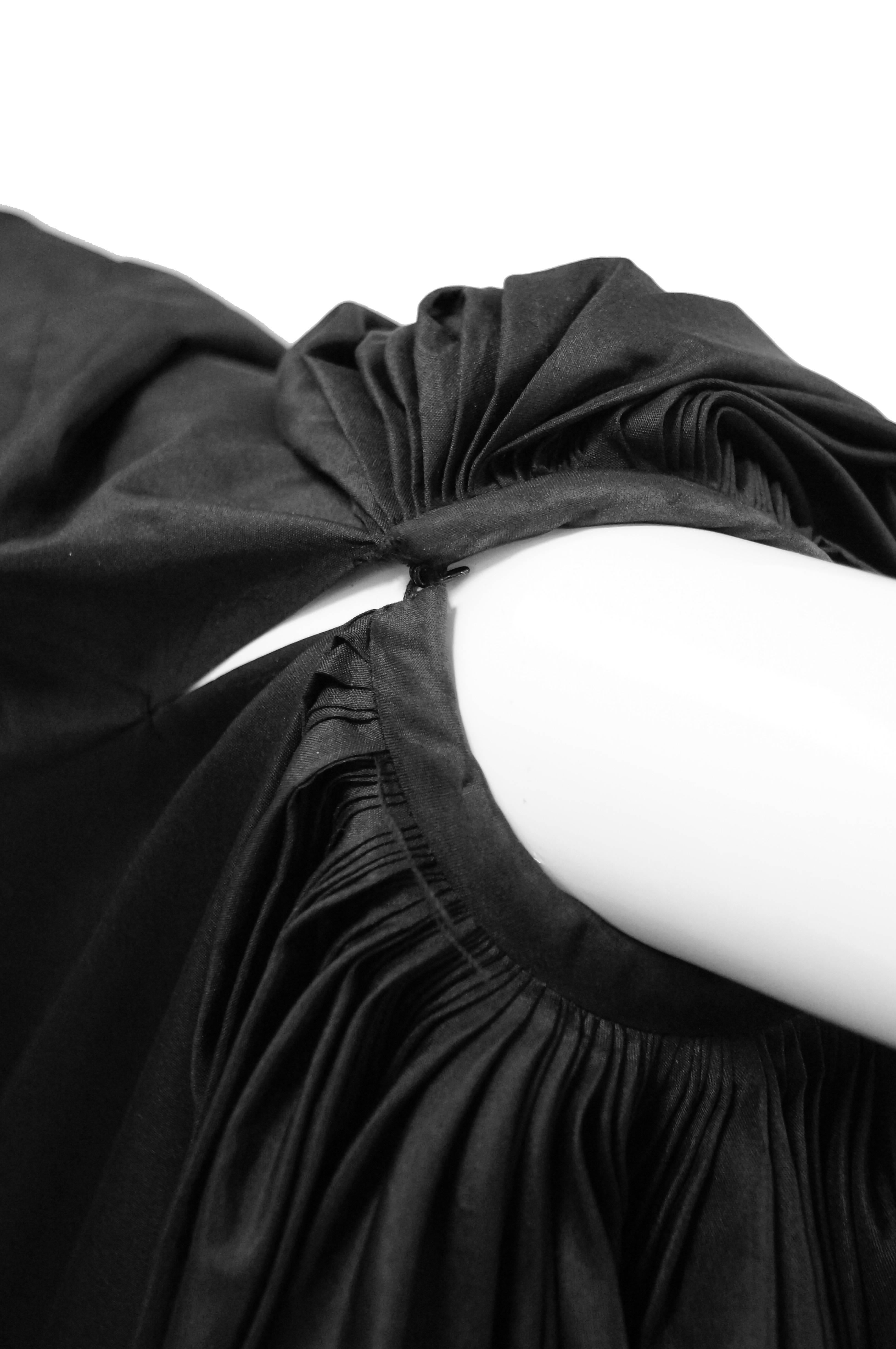 Madame Grès - Robe noire en soie haute couture 