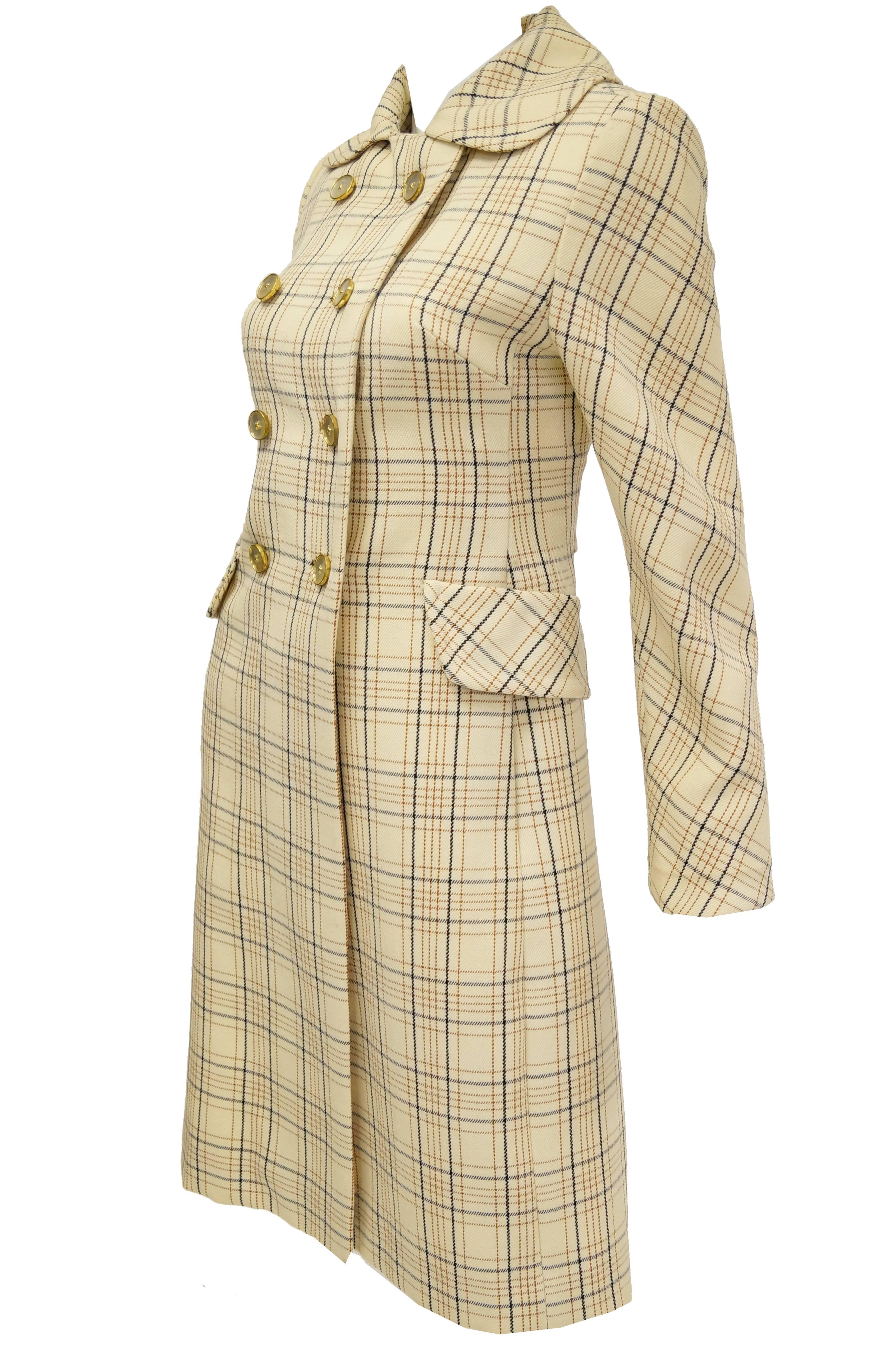  1960s Bill Blass Cream Wool Plaid Coat with Mother of Pearl Buttons In Excellent Condition In Houston, TX
