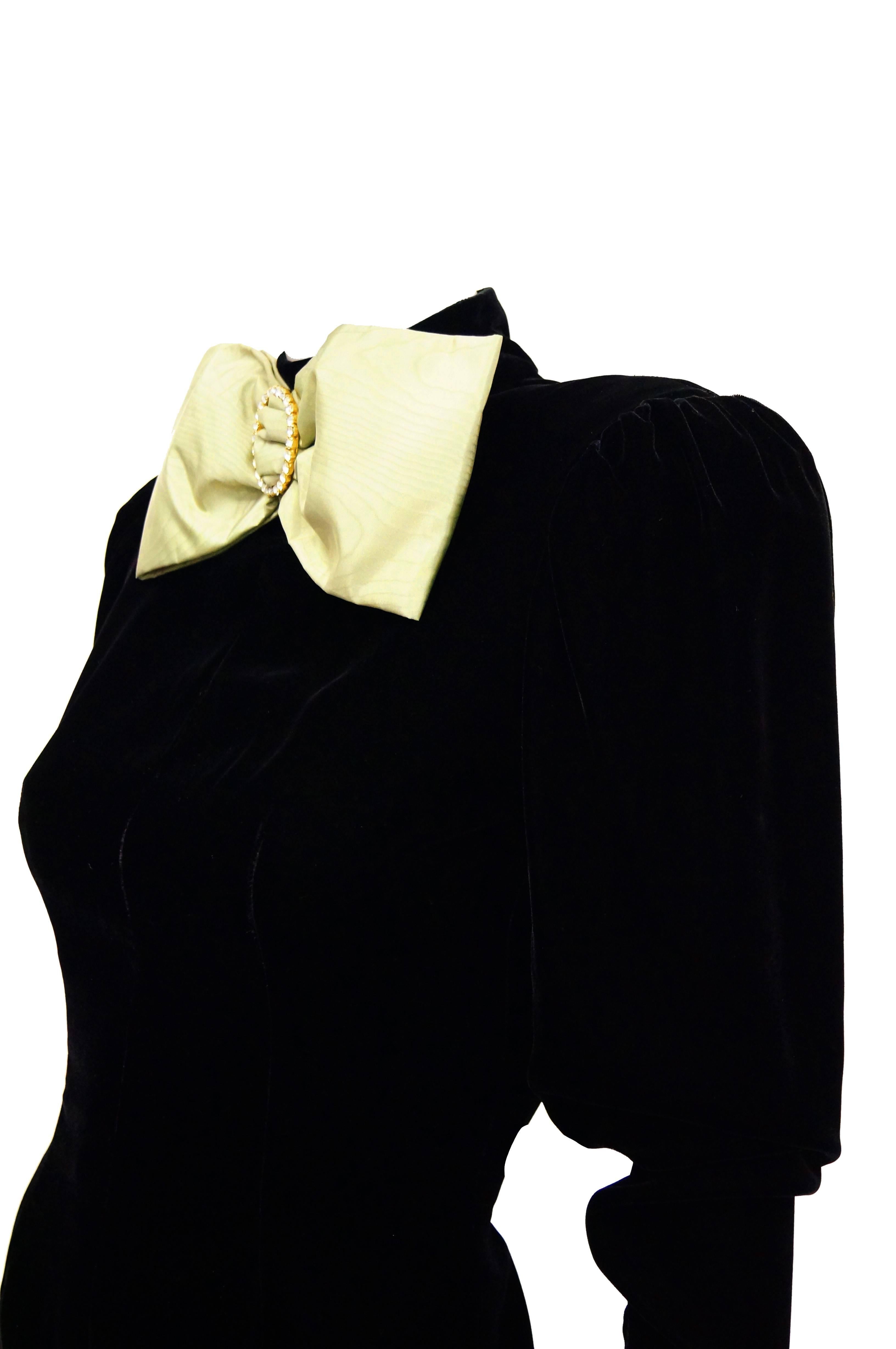 Givenchy Black Velvet and Green Taffeta Silk Bow Evening Dress, 1980s  In Excellent Condition In Houston, TX