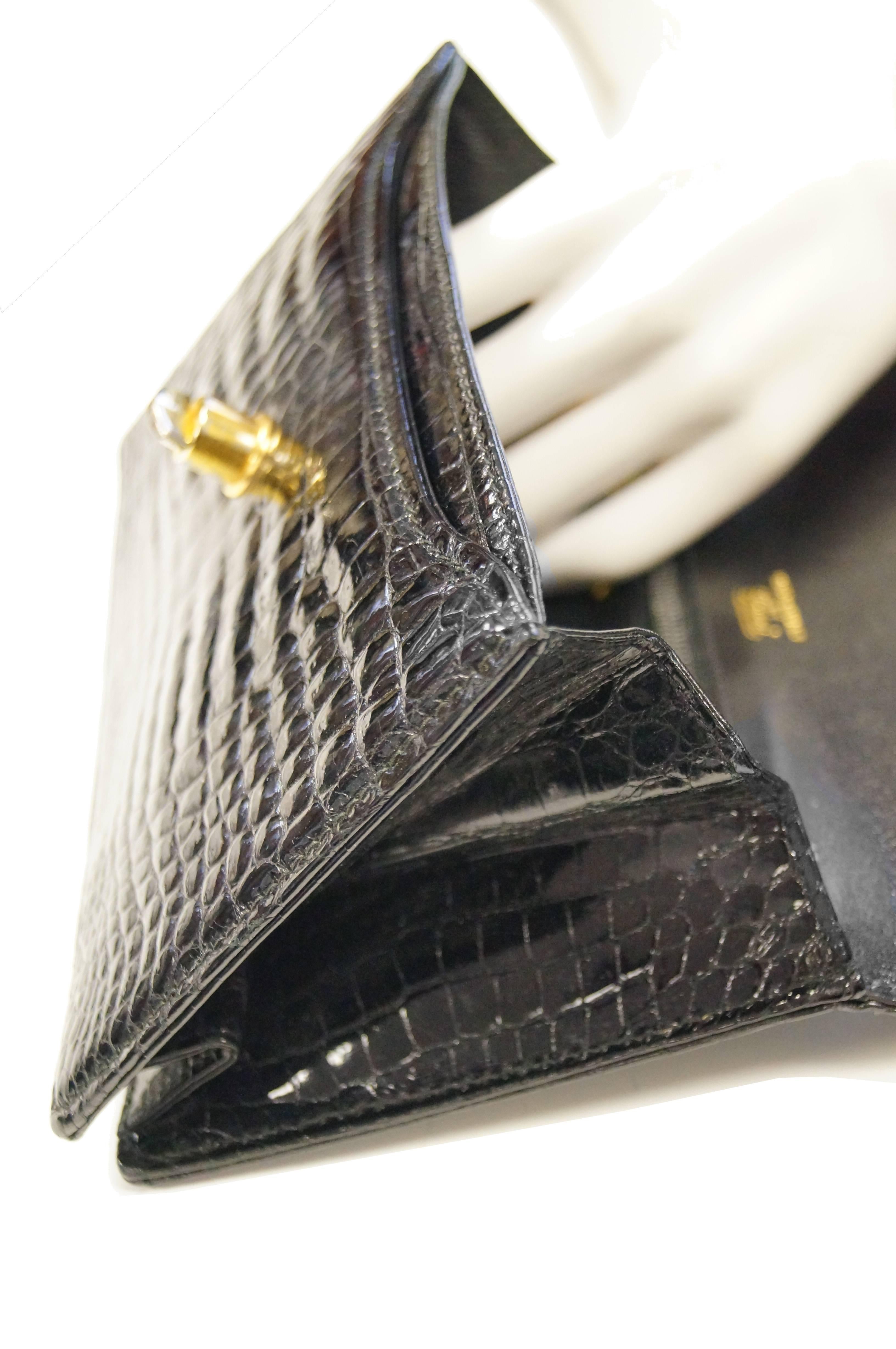 Gucci Black Crocodile Chain and Turn Lock Purse, 1960s For Sale 2