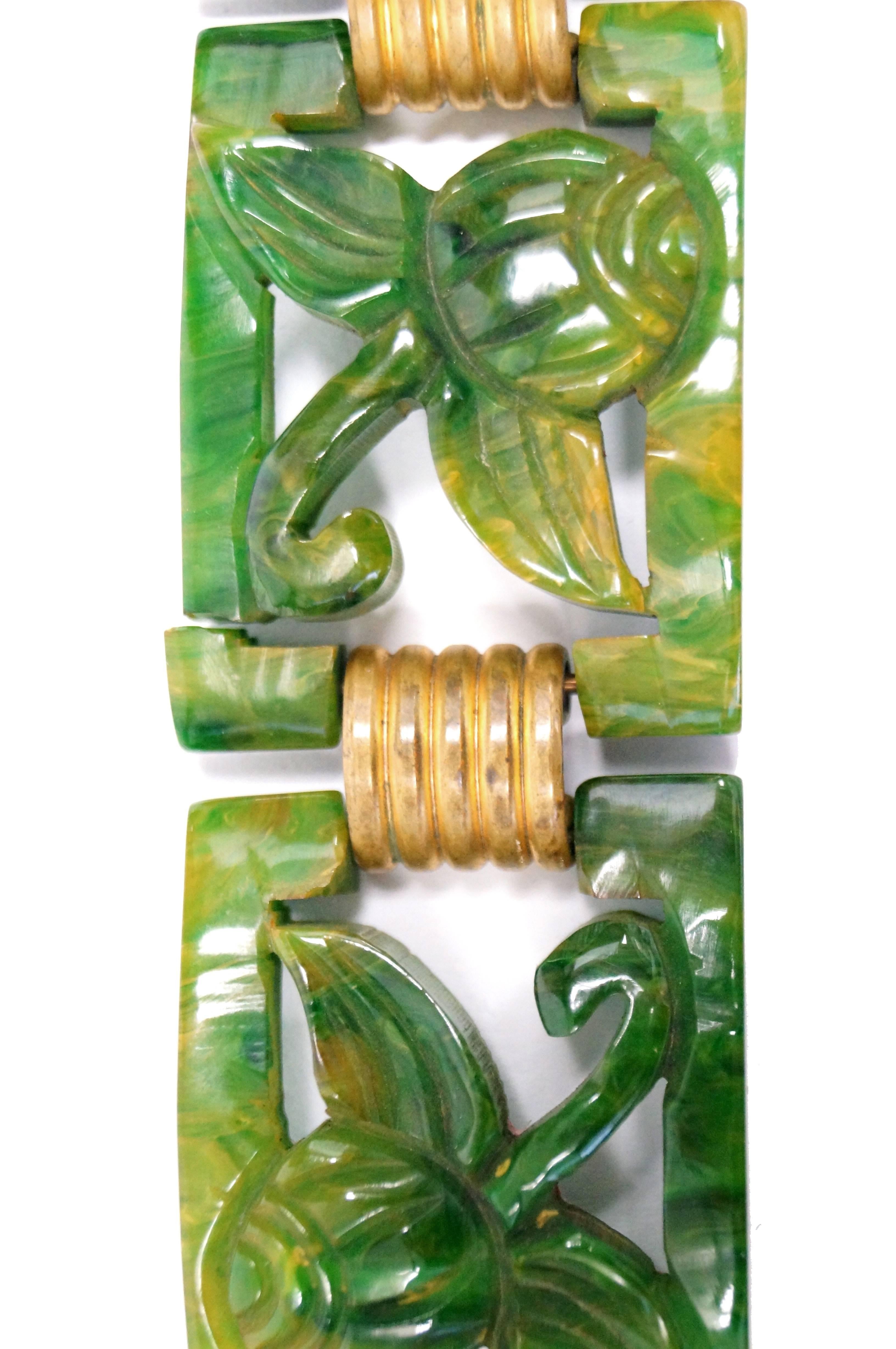 Carved Marbled Jade Bakelite Link Bracelet, 1930s   For Sale 1