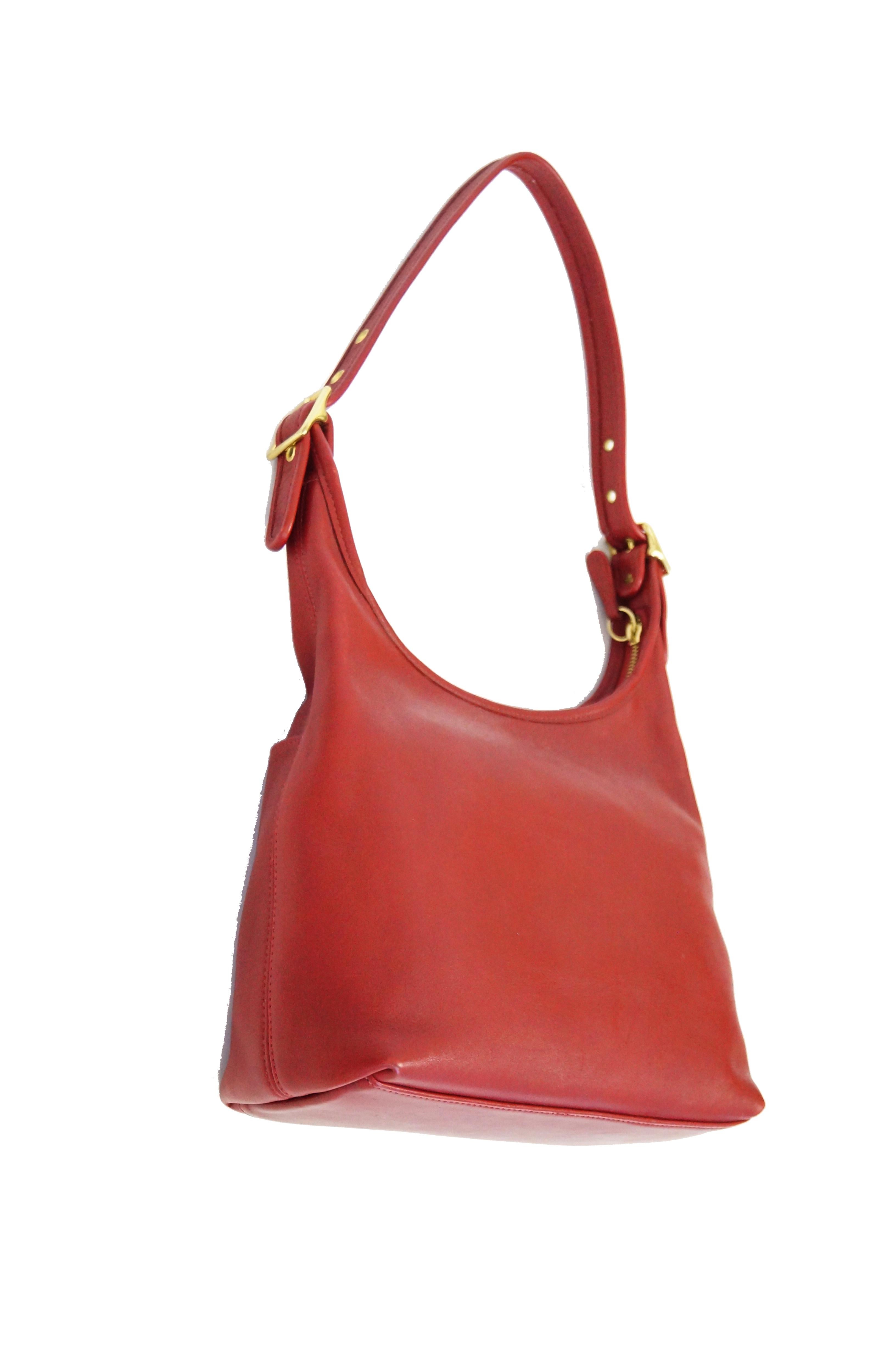 Early 2000's Bonnie Cashin Reproduction Coach Tomato Red Shoulder Bag In Good Condition For Sale In Houston, TX
