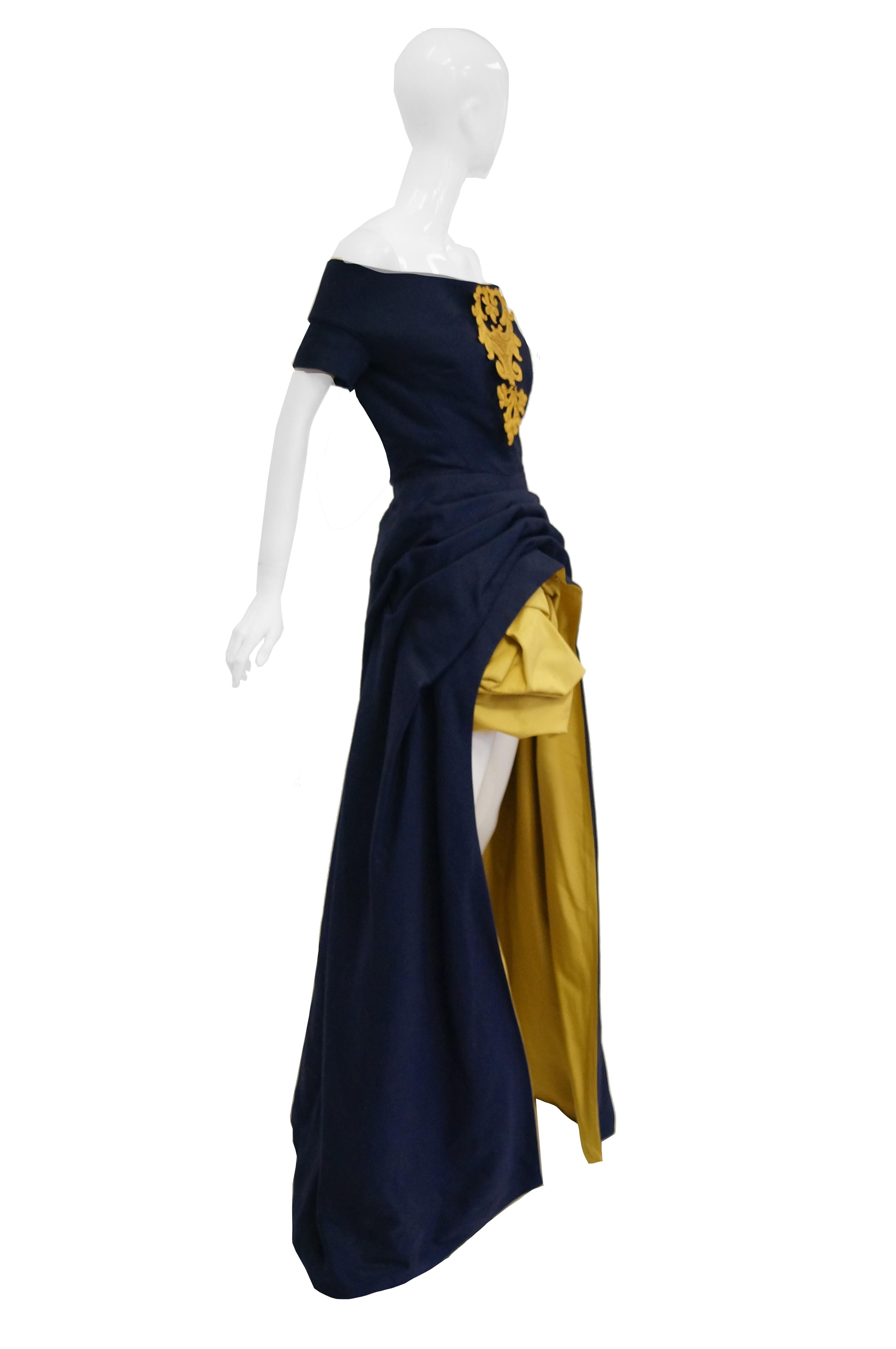 1991 Christian Lacroix Couture Shantung-Abendkleid aus marineblauem Leinen und goldener Seide 32 im Angebot 2