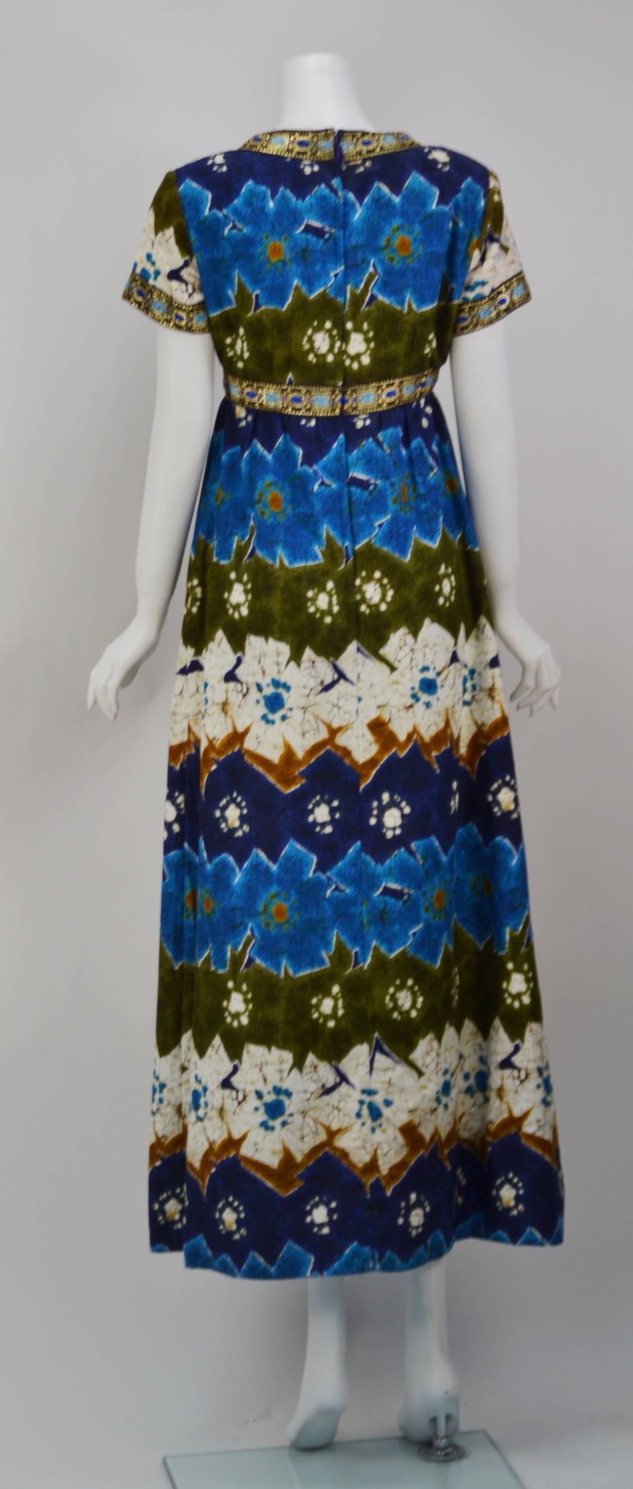  Everyone needs a piece of fun and comfortable resort wear whether you make it to the beach or just need to channel that beach vibe. 

This uber chic cotton gown with its ethnic print is just the trick! The vibrant blue "pops" against the