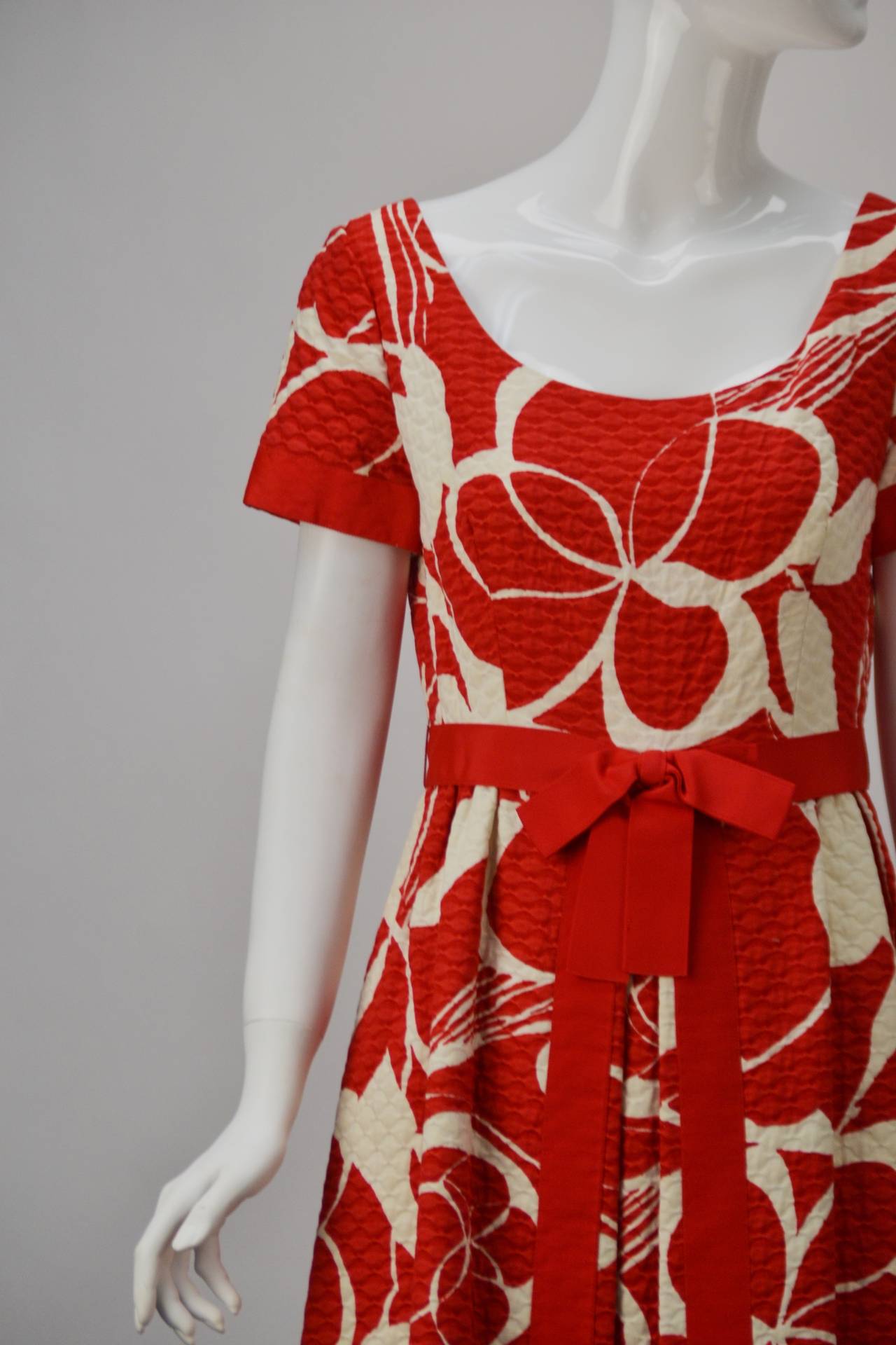1970s Mollie Parnis Red and Bone Print Cotton Dress For Sale 1