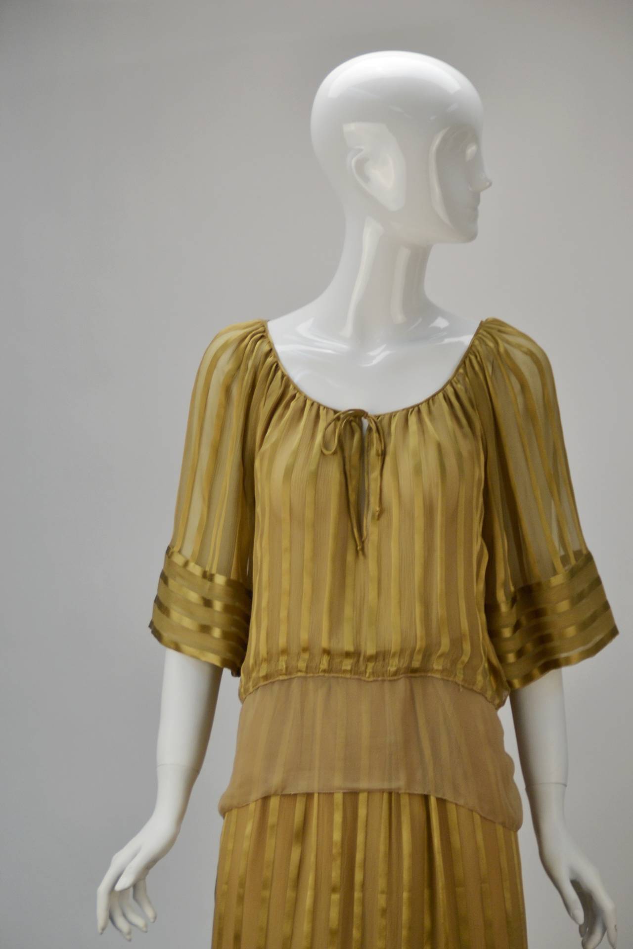 1970s Mollie Parnis Gold Sheer Ensemble In Good Condition For Sale In Houston, TX