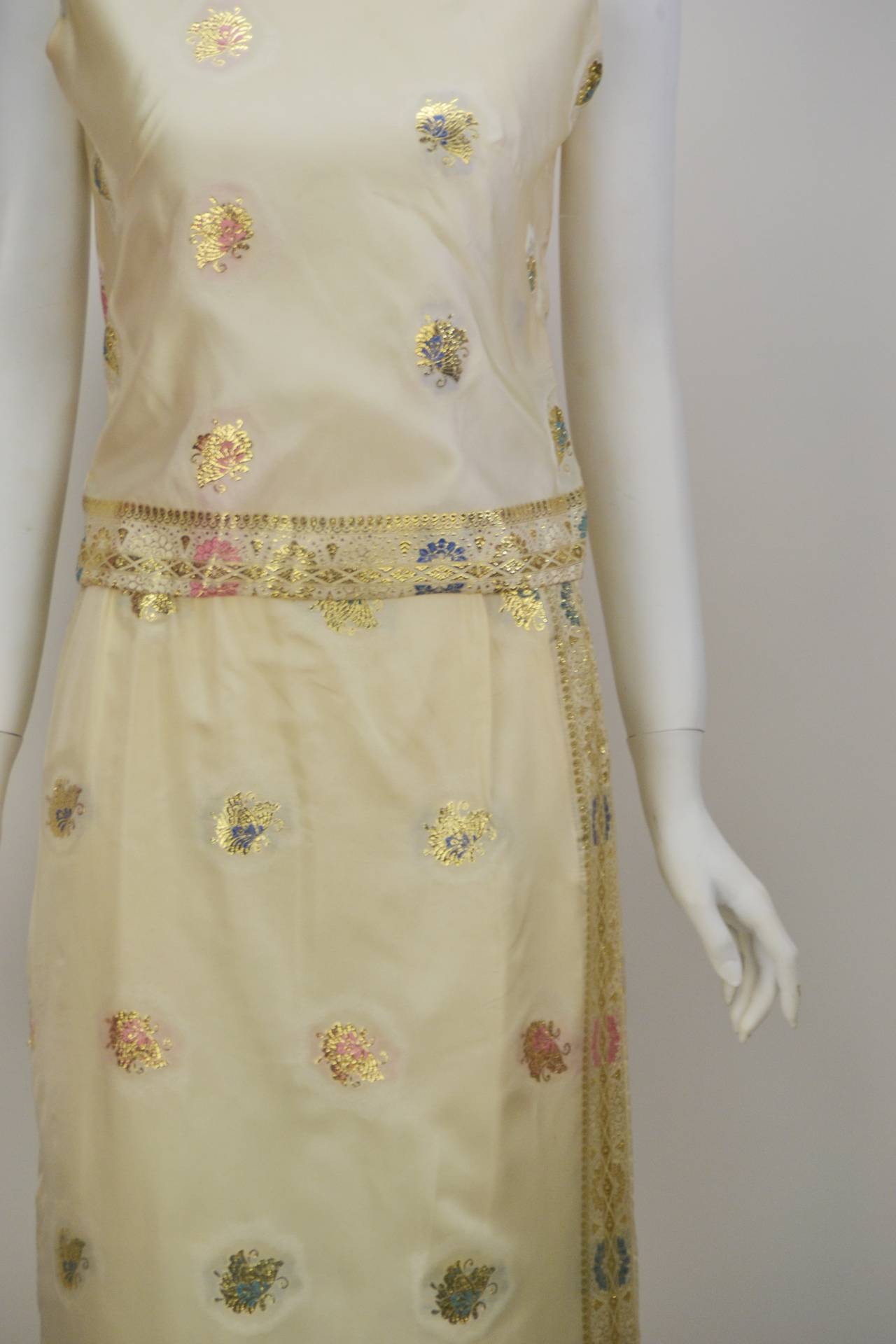 Women's 1960s Asian Inspired Silk and Gold Motif Ensemble For Sale