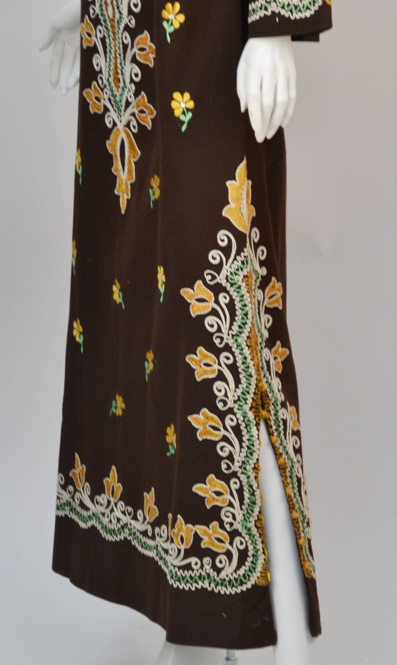 1970s Ethnic Brown with Embroidery Kaftan In Good Condition In Houston, TX