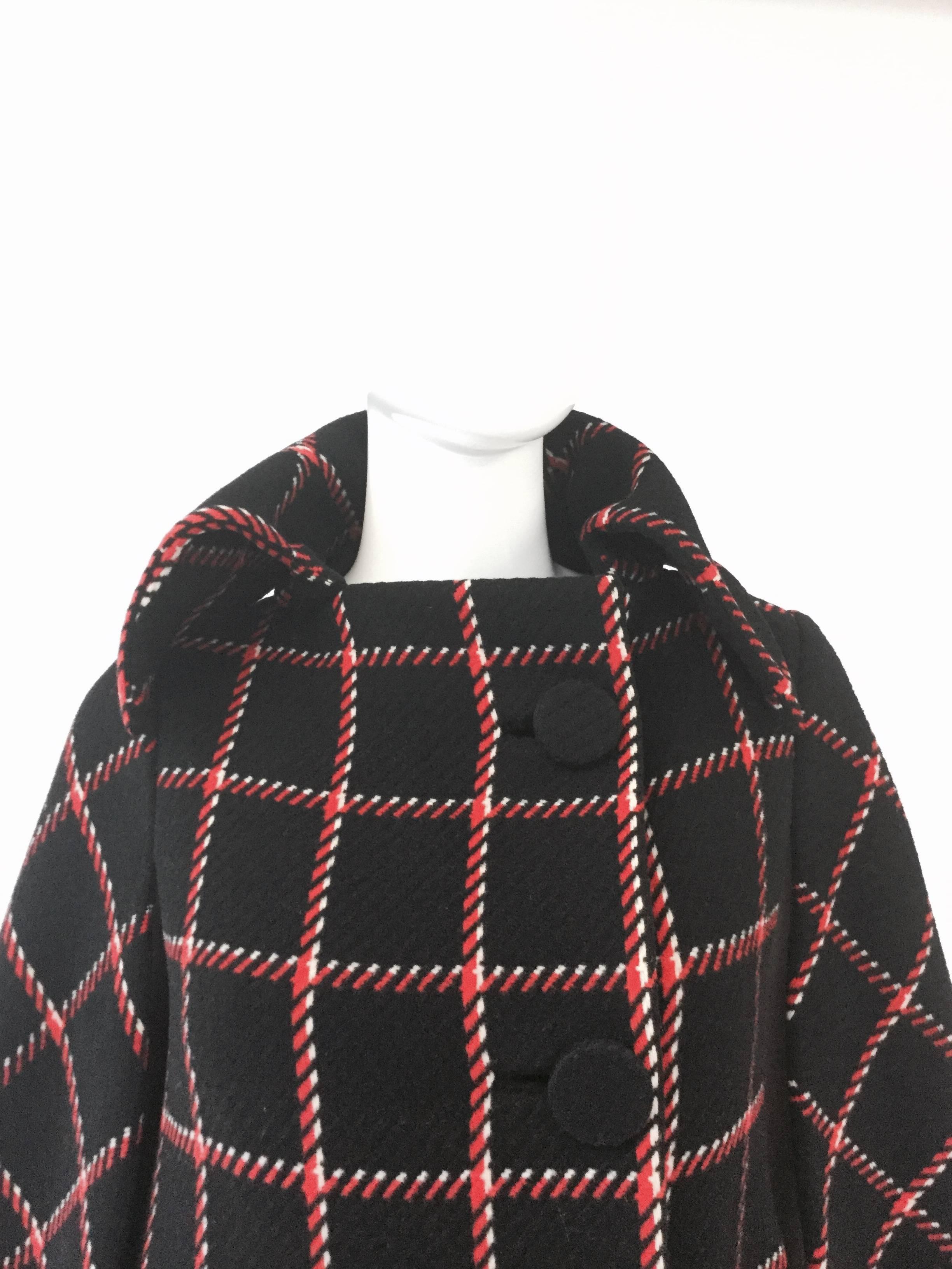1970s Pauline Trigere Black and Red Plaid Wool Cape and Skirt  In Good Condition For Sale In Houston, TX