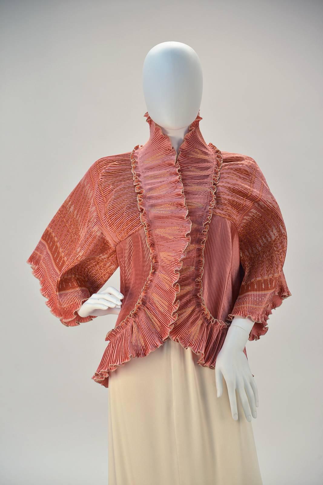 1970s Zandra Rhodes Hand Made Pleated Feather Print Jacket In Excellent Condition In Houston, TX