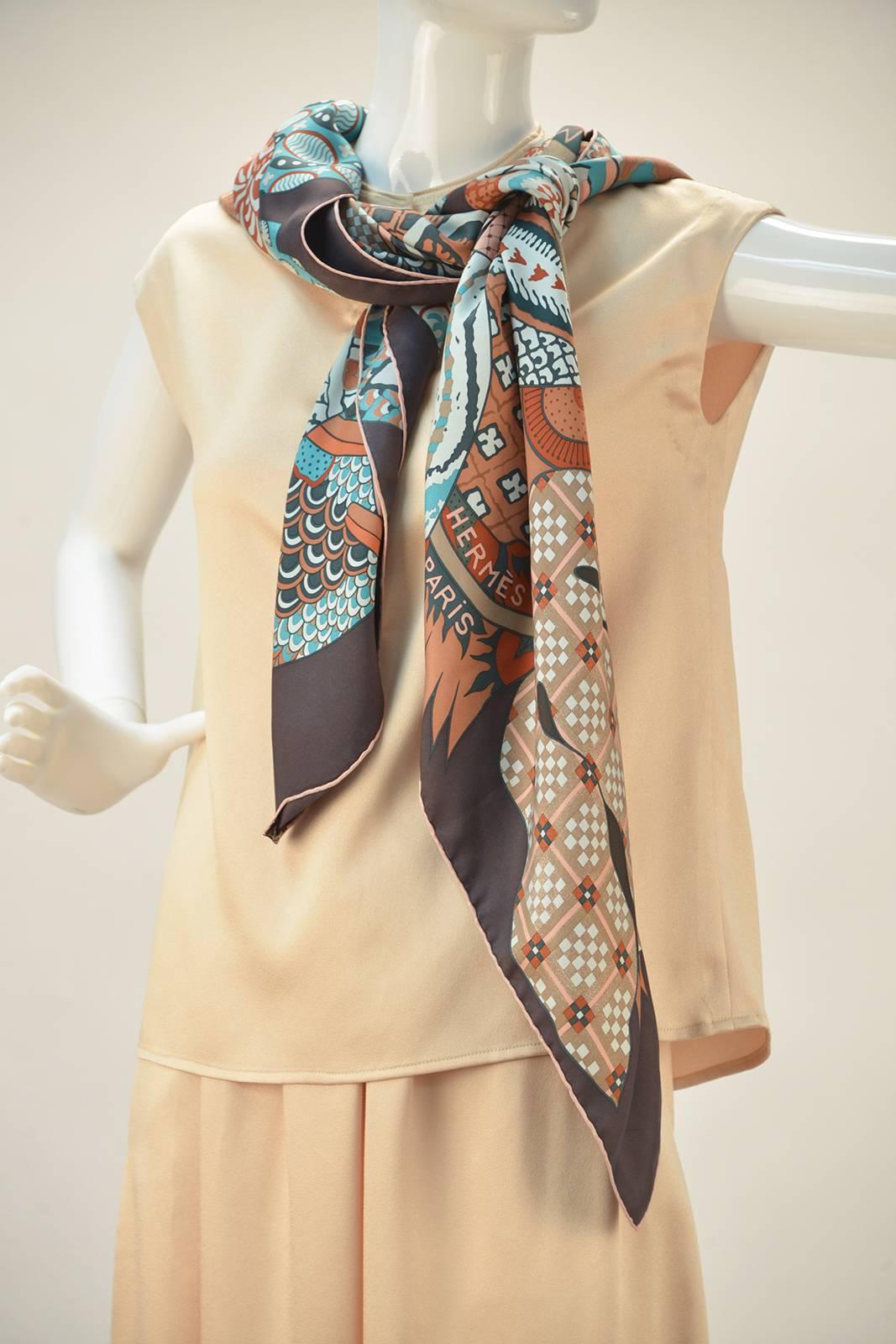 2011 Hermes  „Fleurs D''Indiennes“ Seidenschal (Grau)