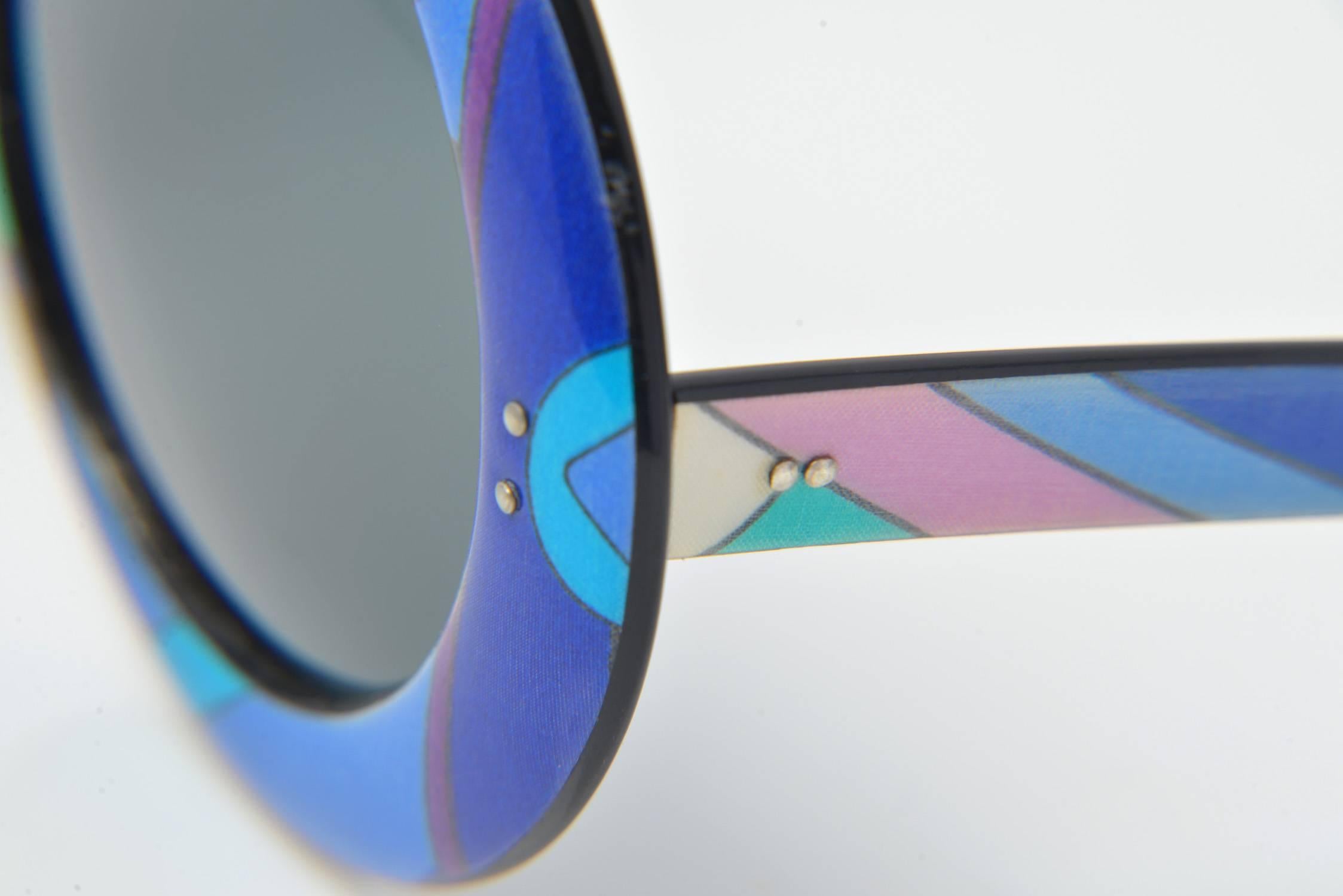 Highly collectible Mod 1960's Pucci sunglasses...enough said.

Okay, maybe a bit more...Great for any and every day wear, a resort getaway, or bring some fun into your grey, cold, winter day. 

Great for stage, screen, and print!!!

Two tiny silver