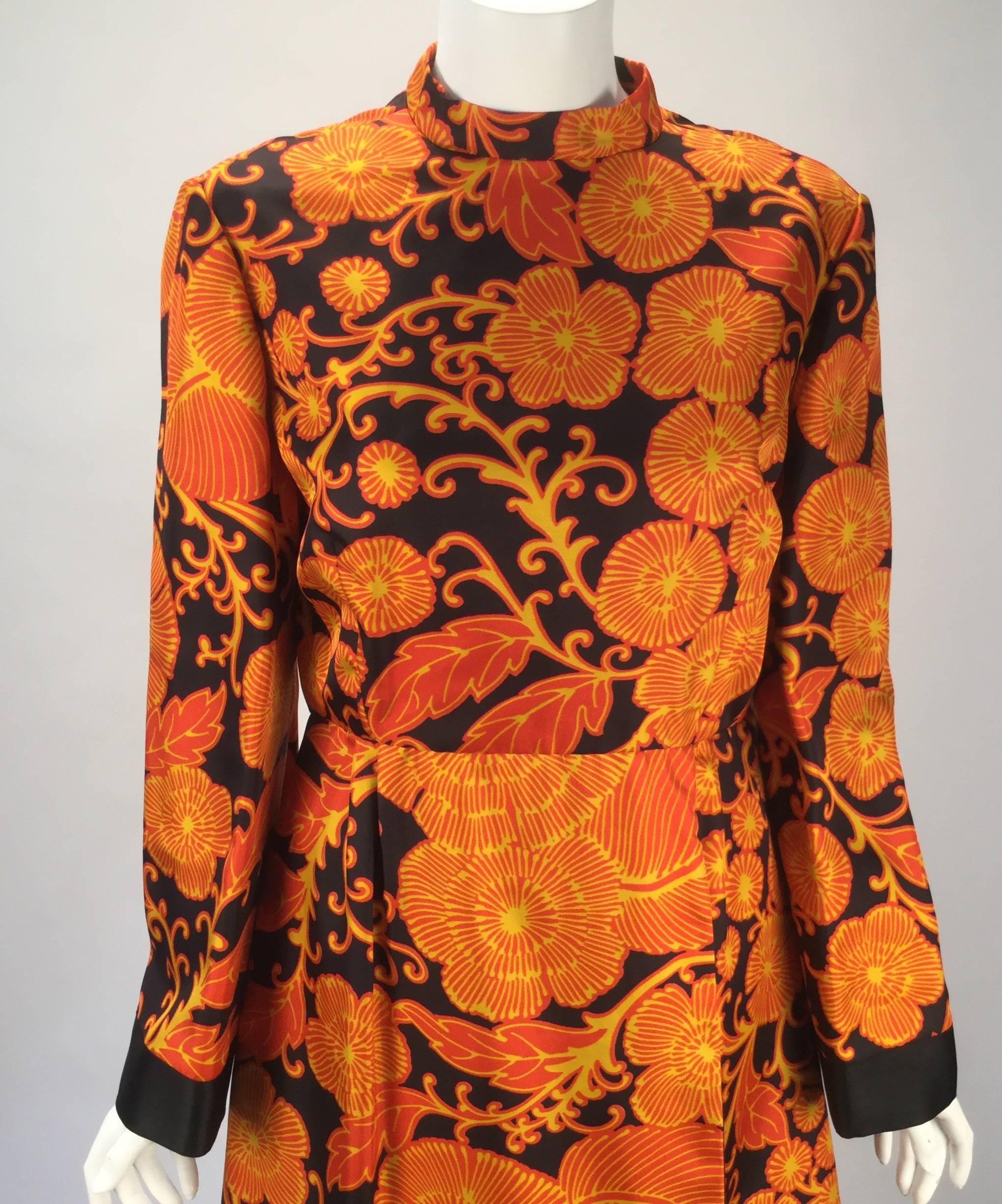 Adorable Mollie Parnis mandarin style ensemble. Tunic top has a mandarin collar and long sleeves marked with a black satin cuff. There is a zipper center back with two hook and eye closures.

The pants follow the same pattern as the top. Pants