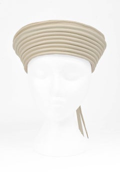 Ted Lapidus - Chapeau en cuir blanc « Bone » des années 1960
