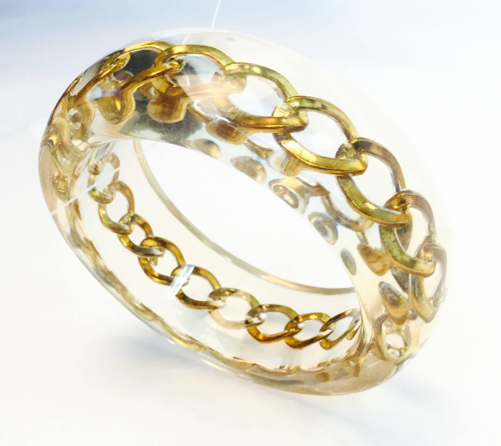 Lucite Curb Chain Bangle, 1980s  In Good Condition For Sale In Houston, TX