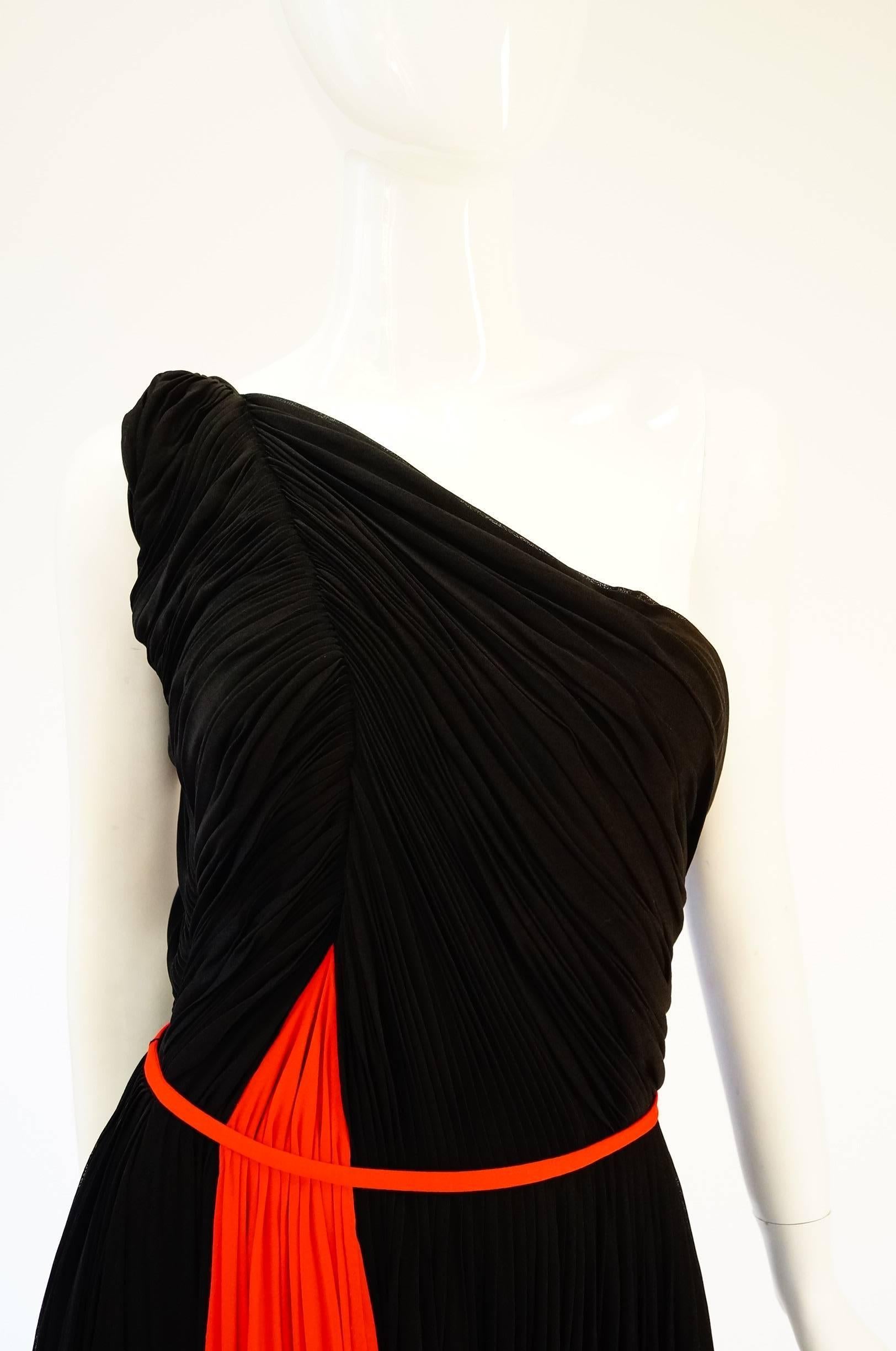 Noir Importante robe en tricot de soie des années 1940 Madame Grès Grecian Goddess en noir et rouge en vente